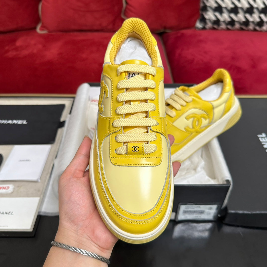 TRAINERS IN BRIGHT YELLOW SHINY CALFSKIN - 34