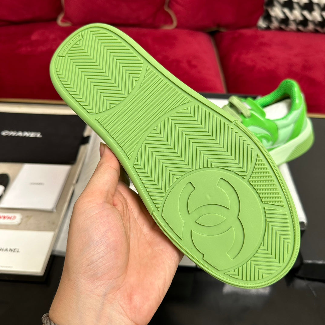 TRAINERS IN LIGHT GREEN SHINY CALFSKIN - 34