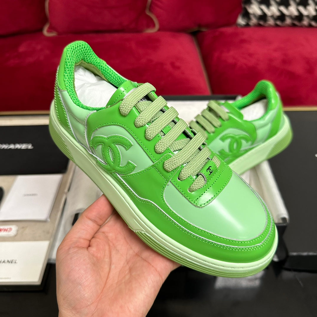 TRAINERS IN LIGHT GREEN SHINY CALFSKIN - 34