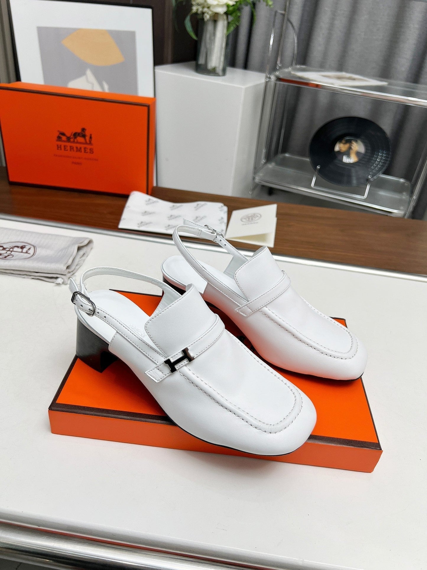 SQUARE TOE SLINGBACK SNOW CALFSKIN - 35
