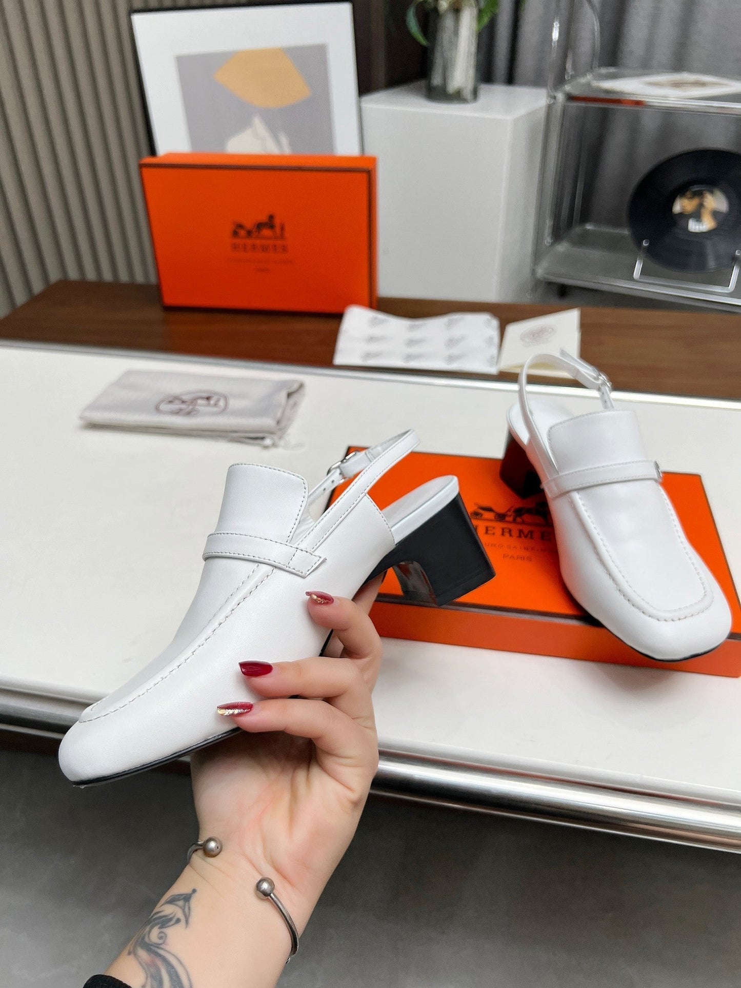 SQUARE TOE SLINGBACK SNOW CALFSKIN - 35