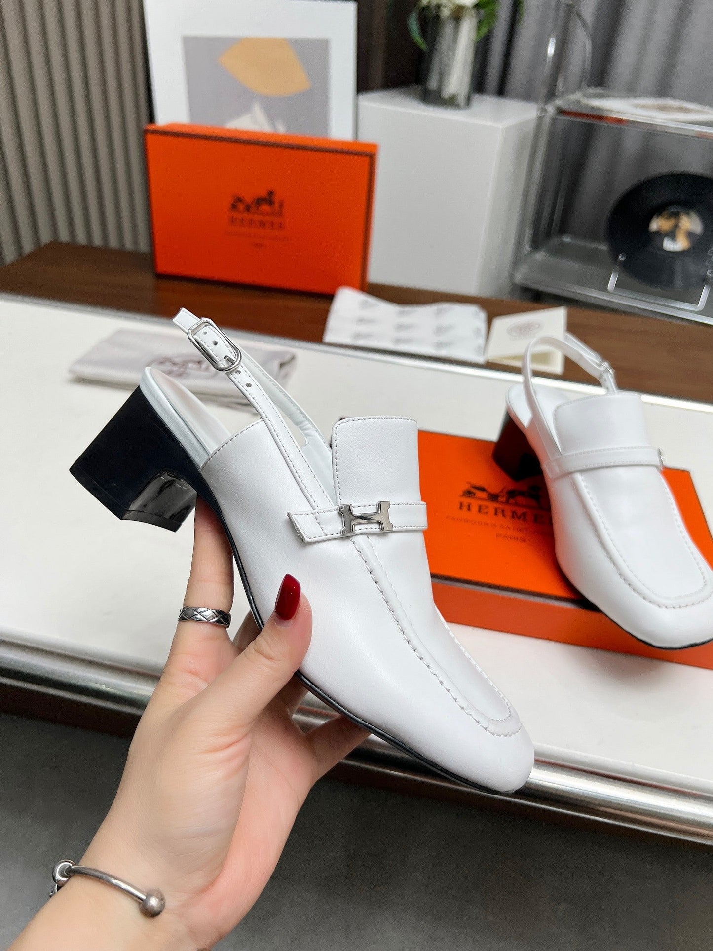 SQUARE TOE SLINGBACK SNOW CALFSKIN - 35