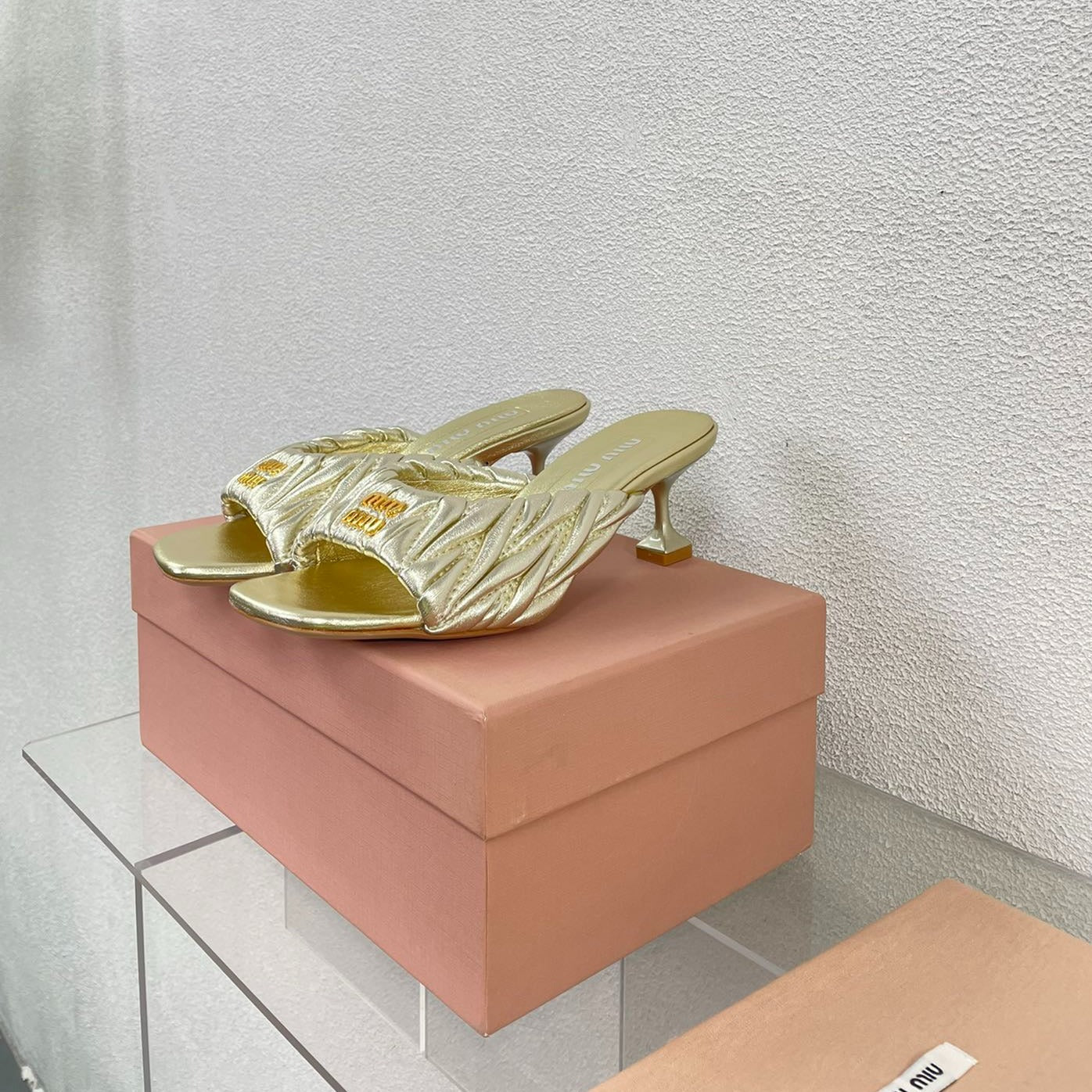 Women's Mid - Heel Metallic Yellow Color Leather Stylized - 35
