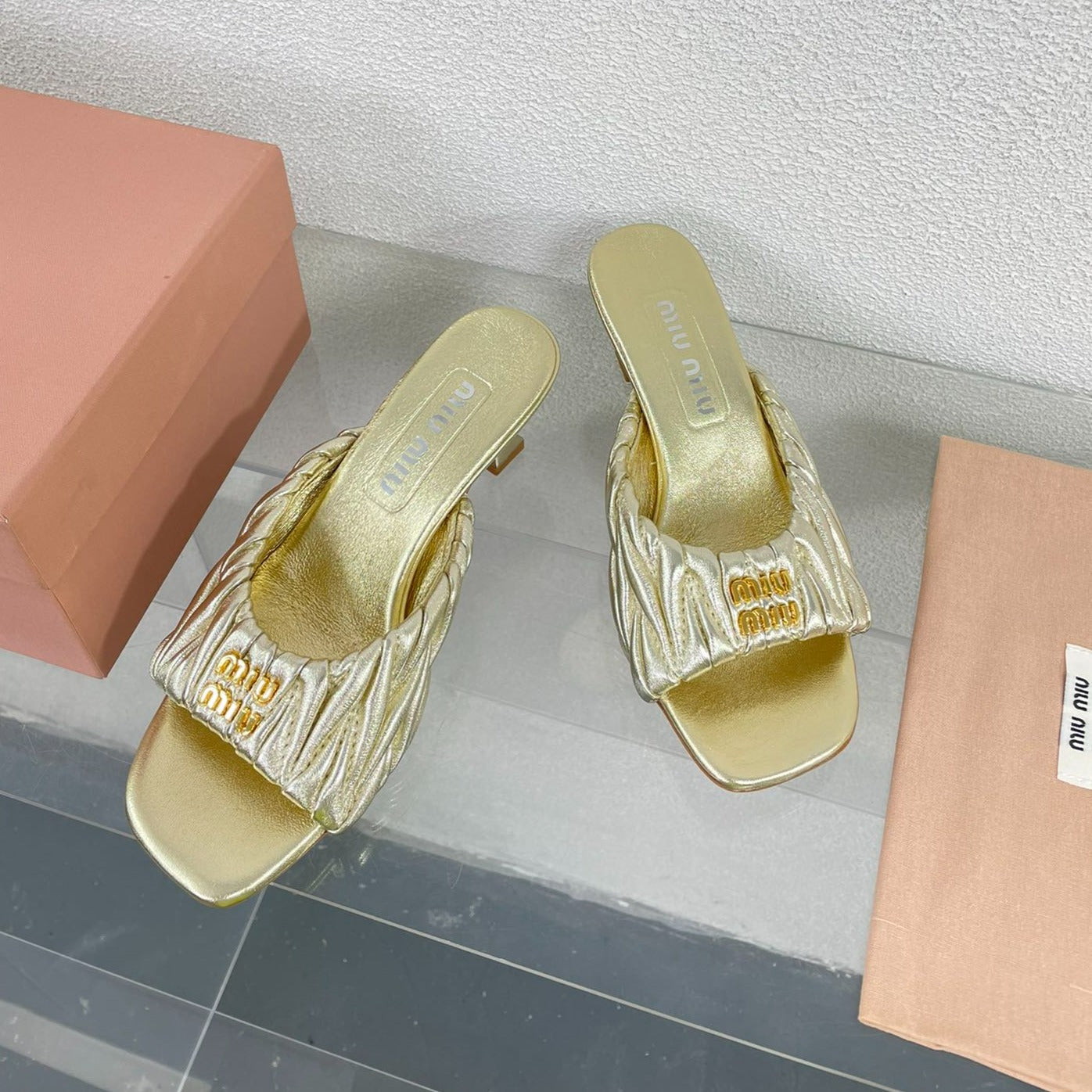 Women's Mid - Heel Metallic Yellow Color Leather Stylized - 35