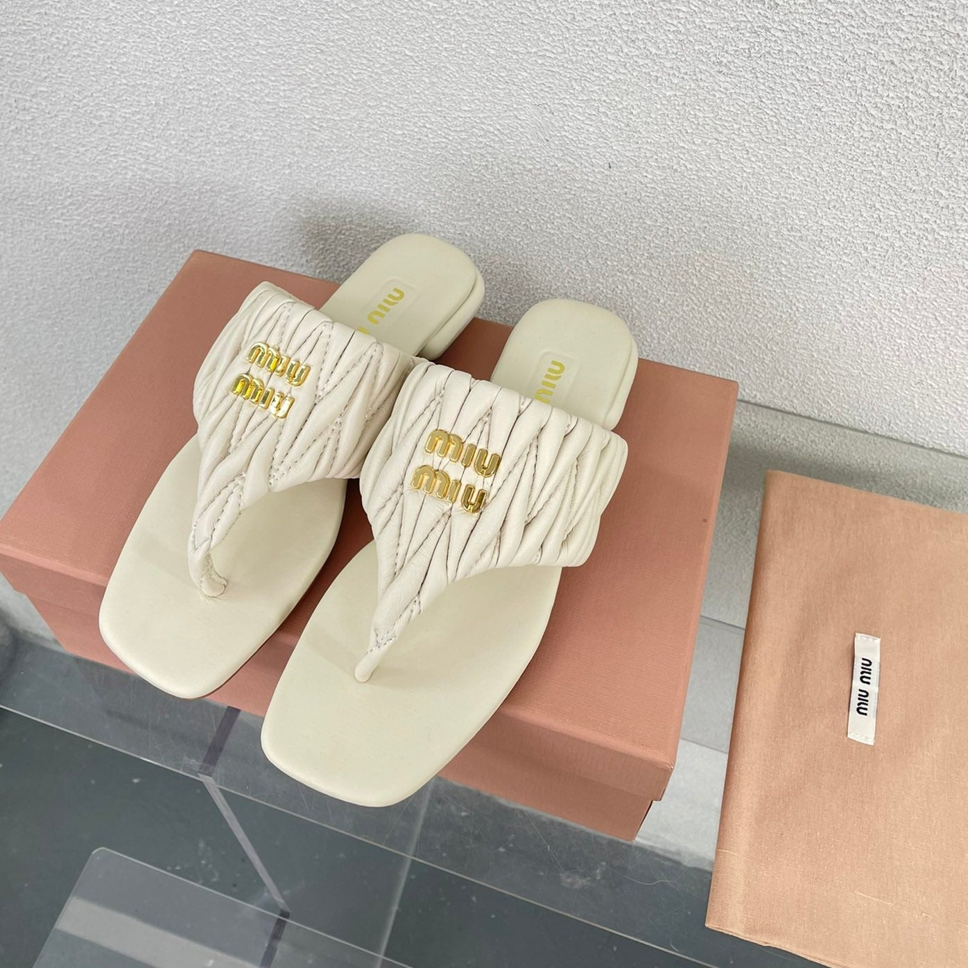 Flip-Flops Cream Leather Stylized - 35