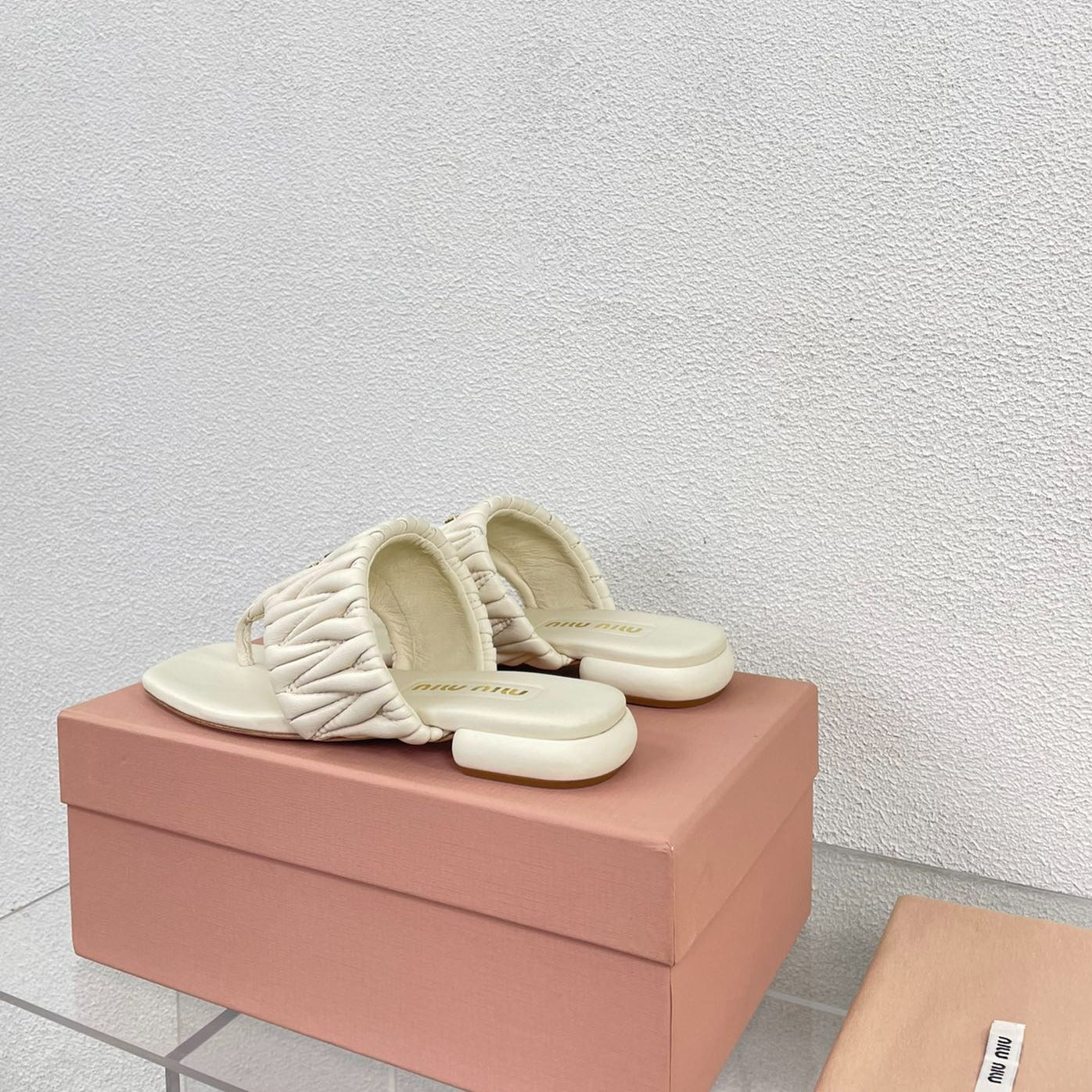 Flip-Flops Cream Leather Stylized - 35