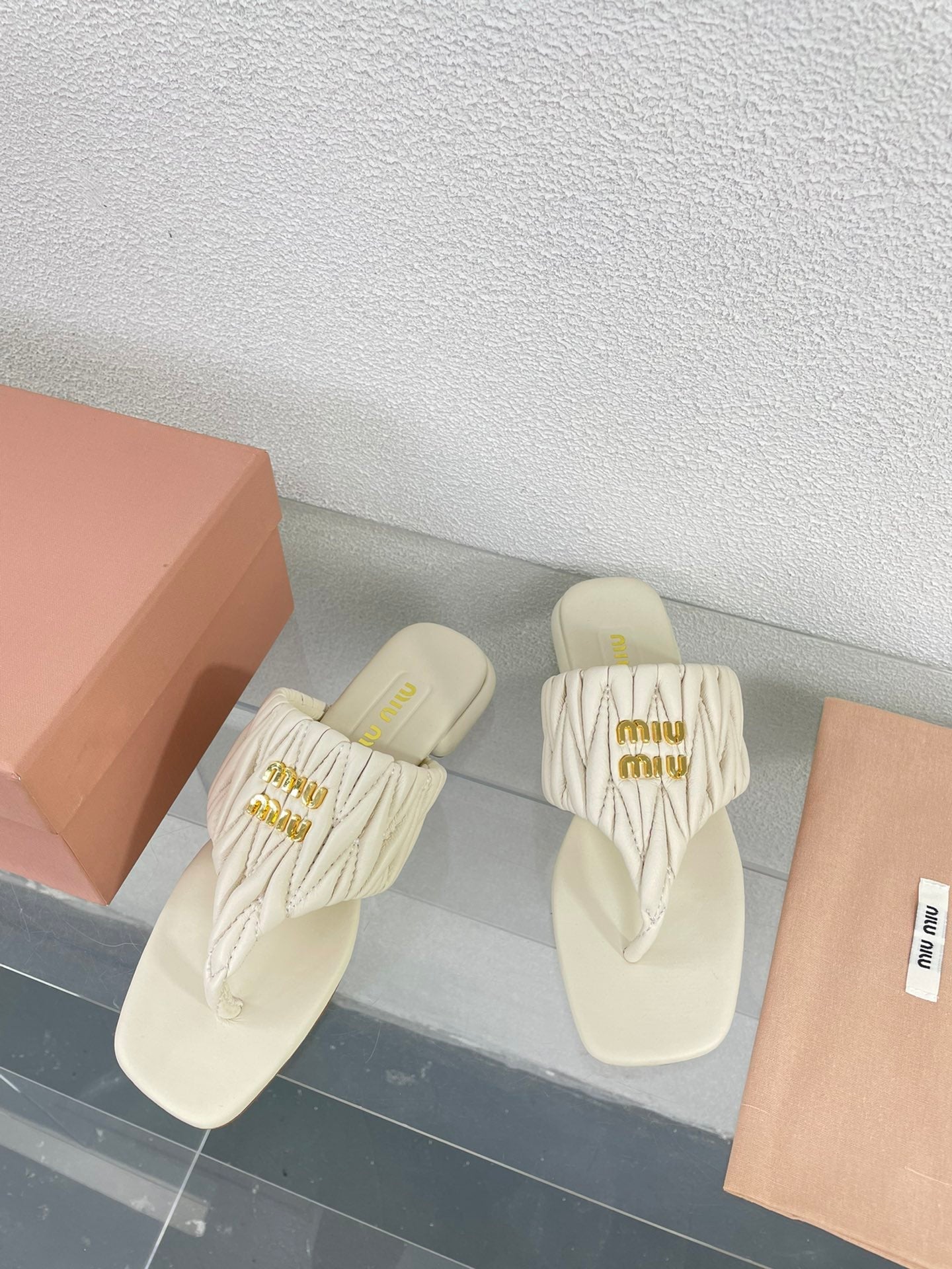 Flip-Flops Cream Leather Stylized - 35