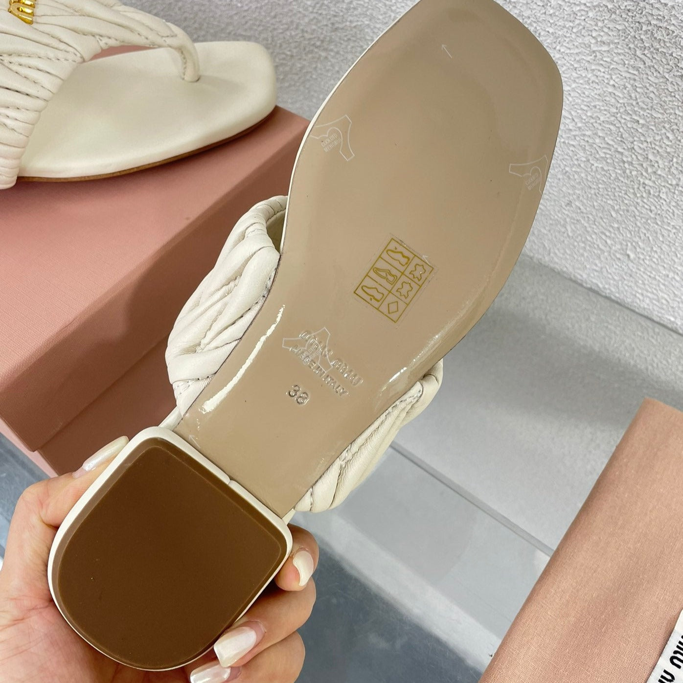 Flip-Flops Cream Leather Stylized - 35