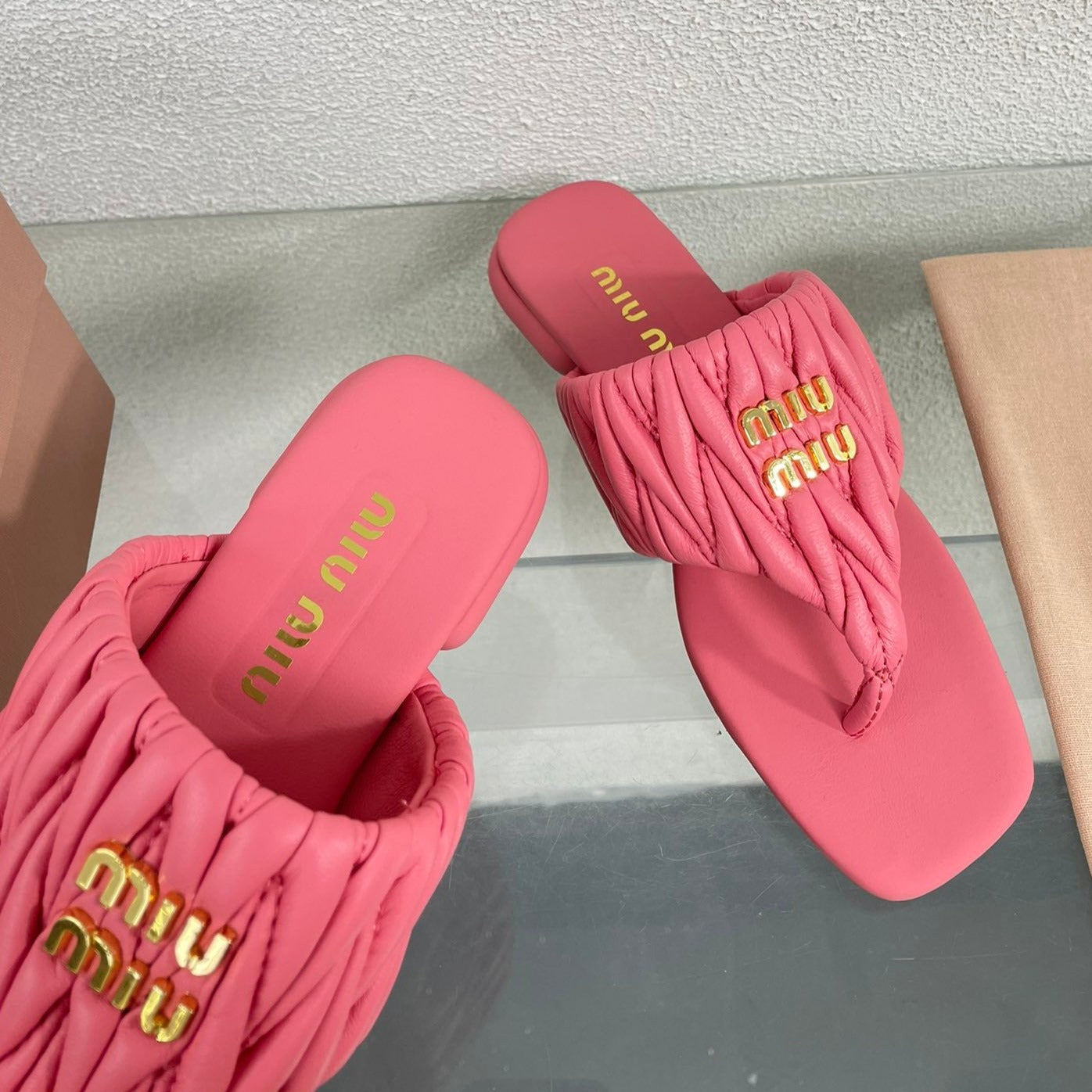 Flip-Flops Rose Leather Stylized - 35
