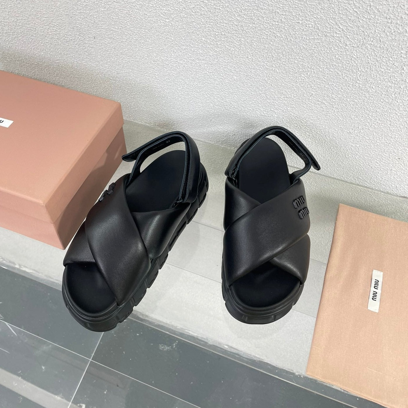 Thick-Soled Sandals Black Leather - 35