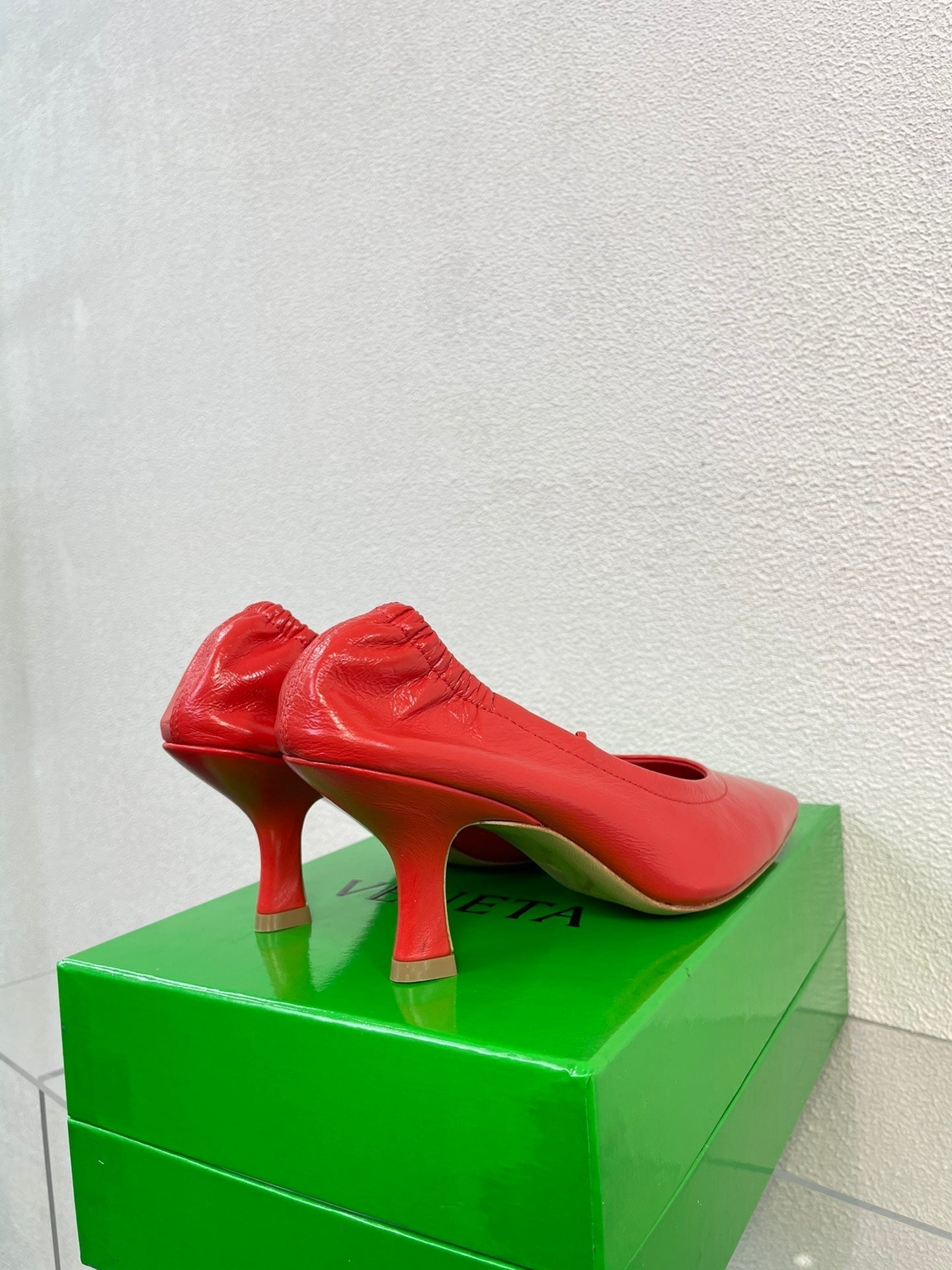 SHARP CHAIN PUMP 6 CM IN RUBY RED CALFSKIN - 34