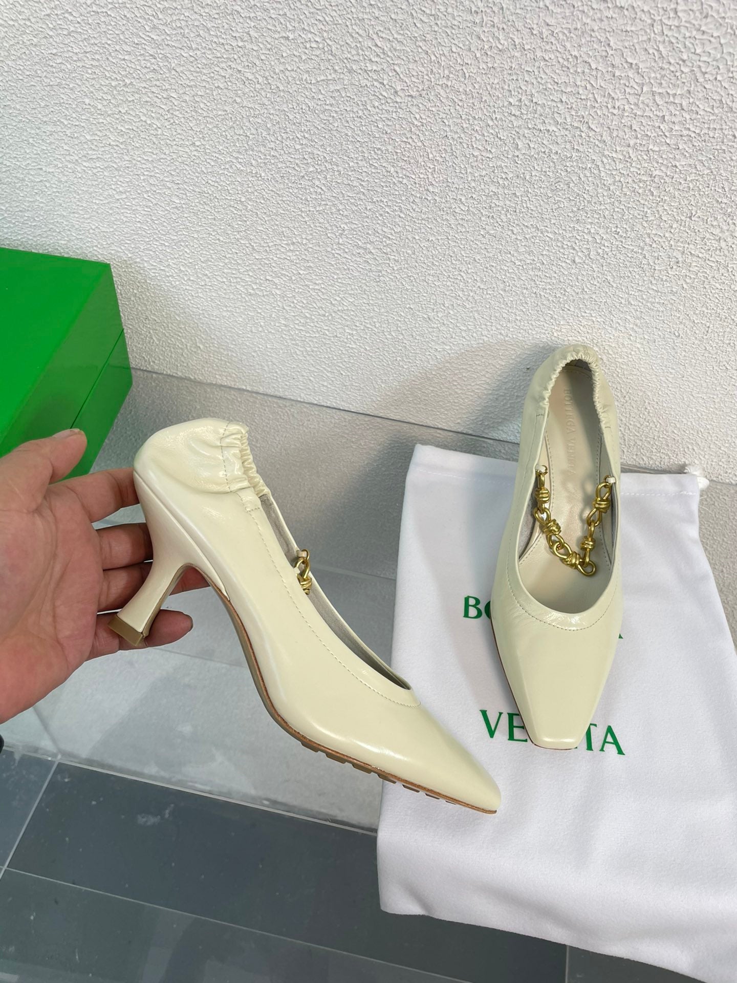 SHARP CHAIN PUMP 6 CM IN BONE WHITE CALFSKIN - 34