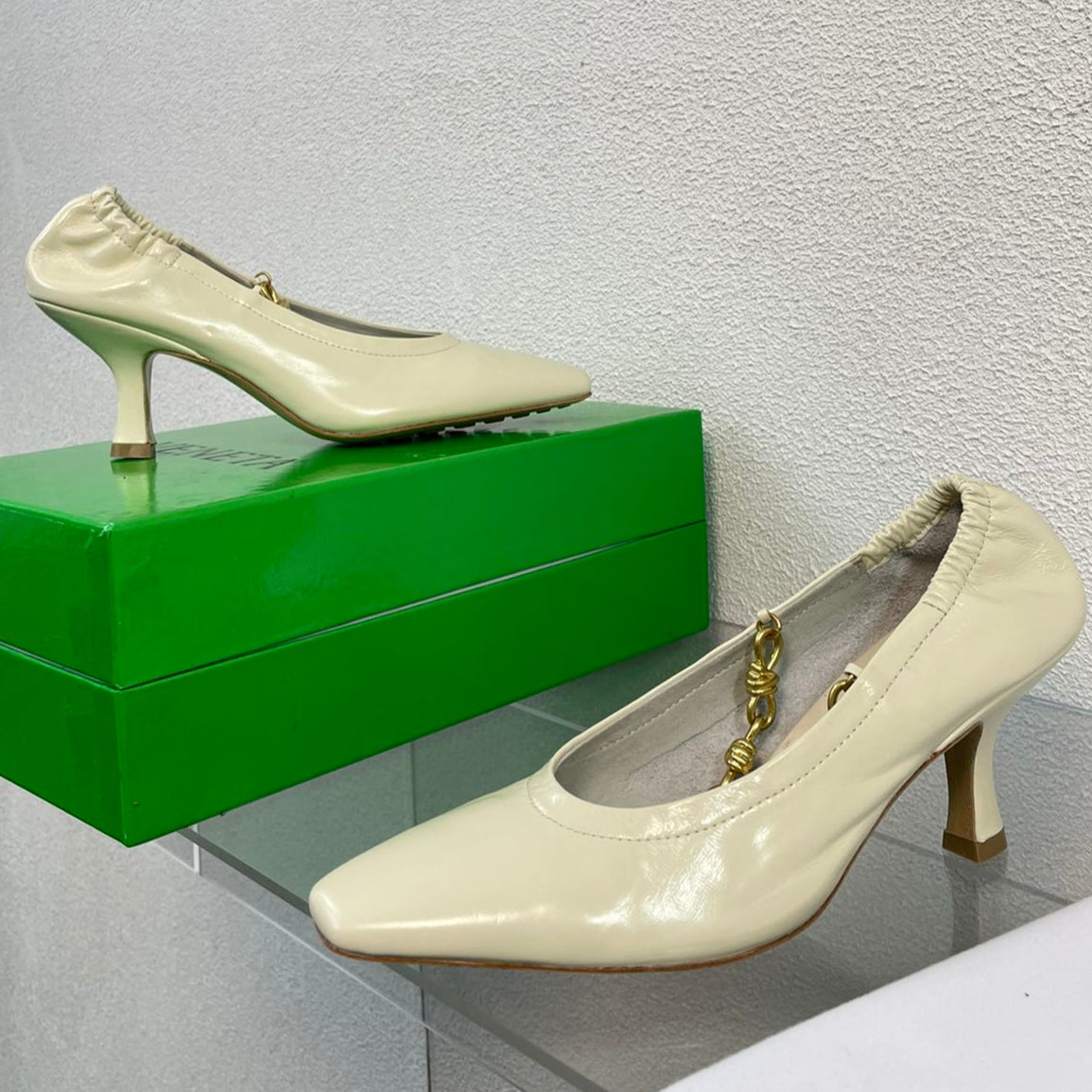 SHARP CHAIN PUMP 6 CM IN BONE WHITE CALFSKIN - 34