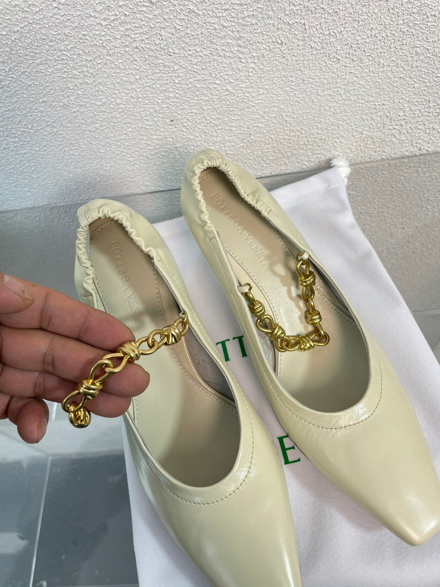 SHARP CHAIN PUMP 6 CM IN BONE WHITE CALFSKIN - 34