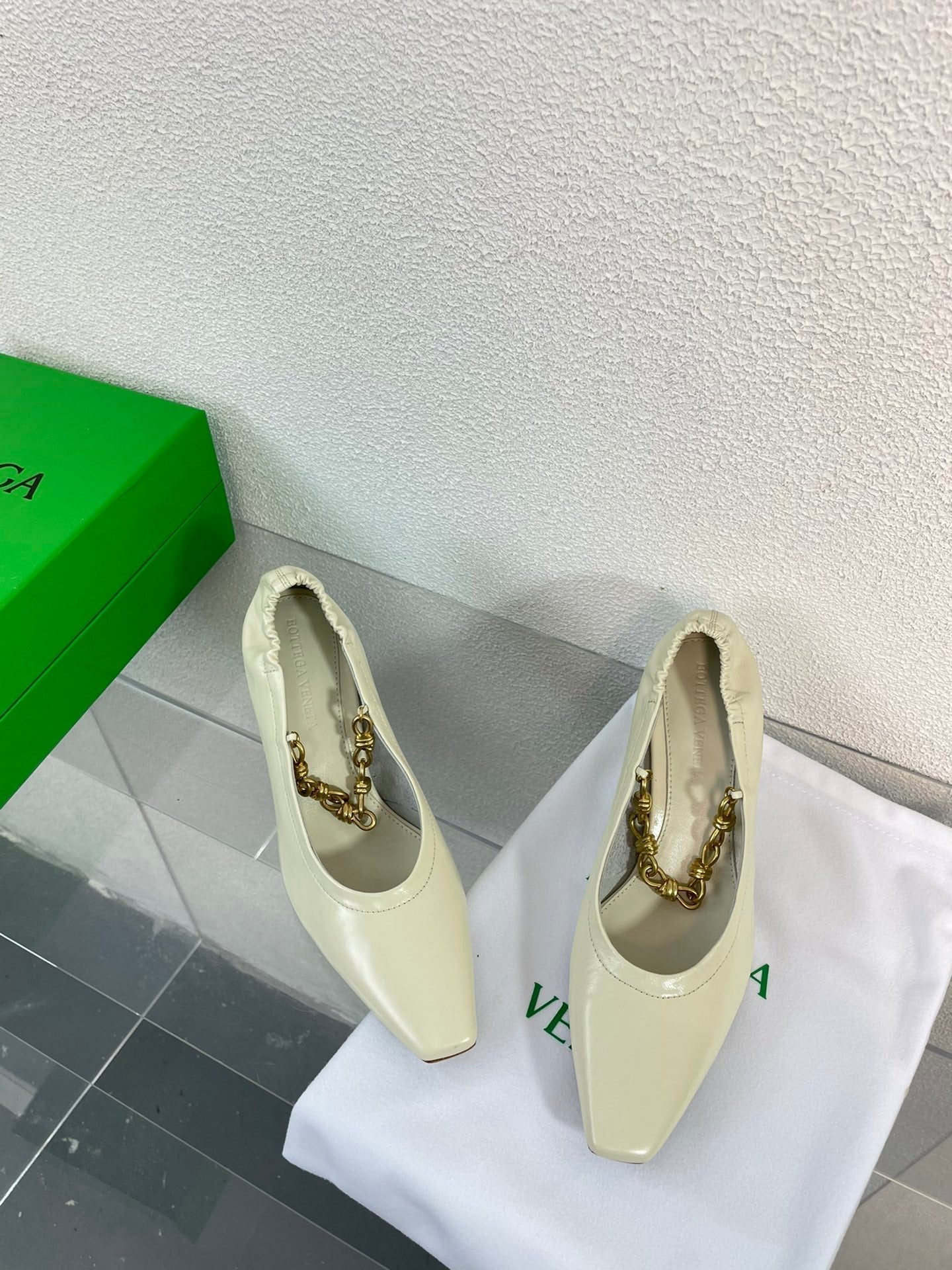 SHARP CHAIN PUMP 6 CM IN BONE WHITE CALFSKIN - 34