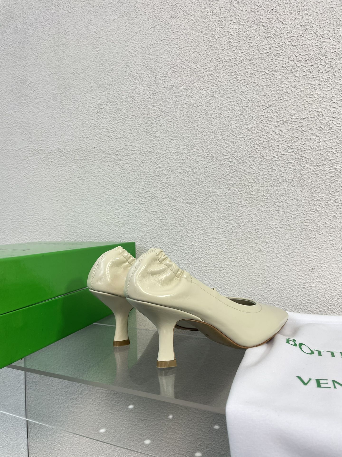 SHARP CHAIN PUMP 6 CM IN BONE WHITE CALFSKIN - 34