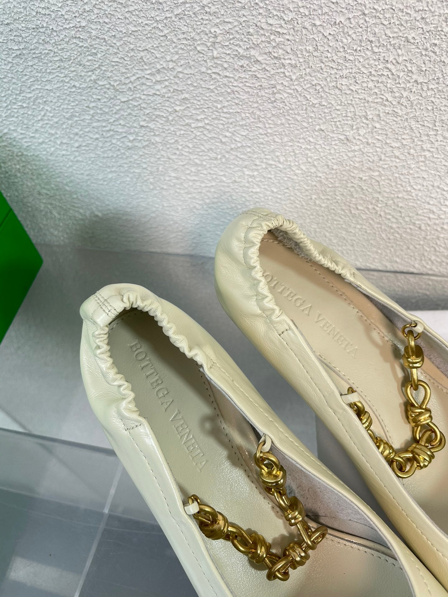 SHARP CHAIN PUMP 6 CM IN BONE WHITE CALFSKIN - 34