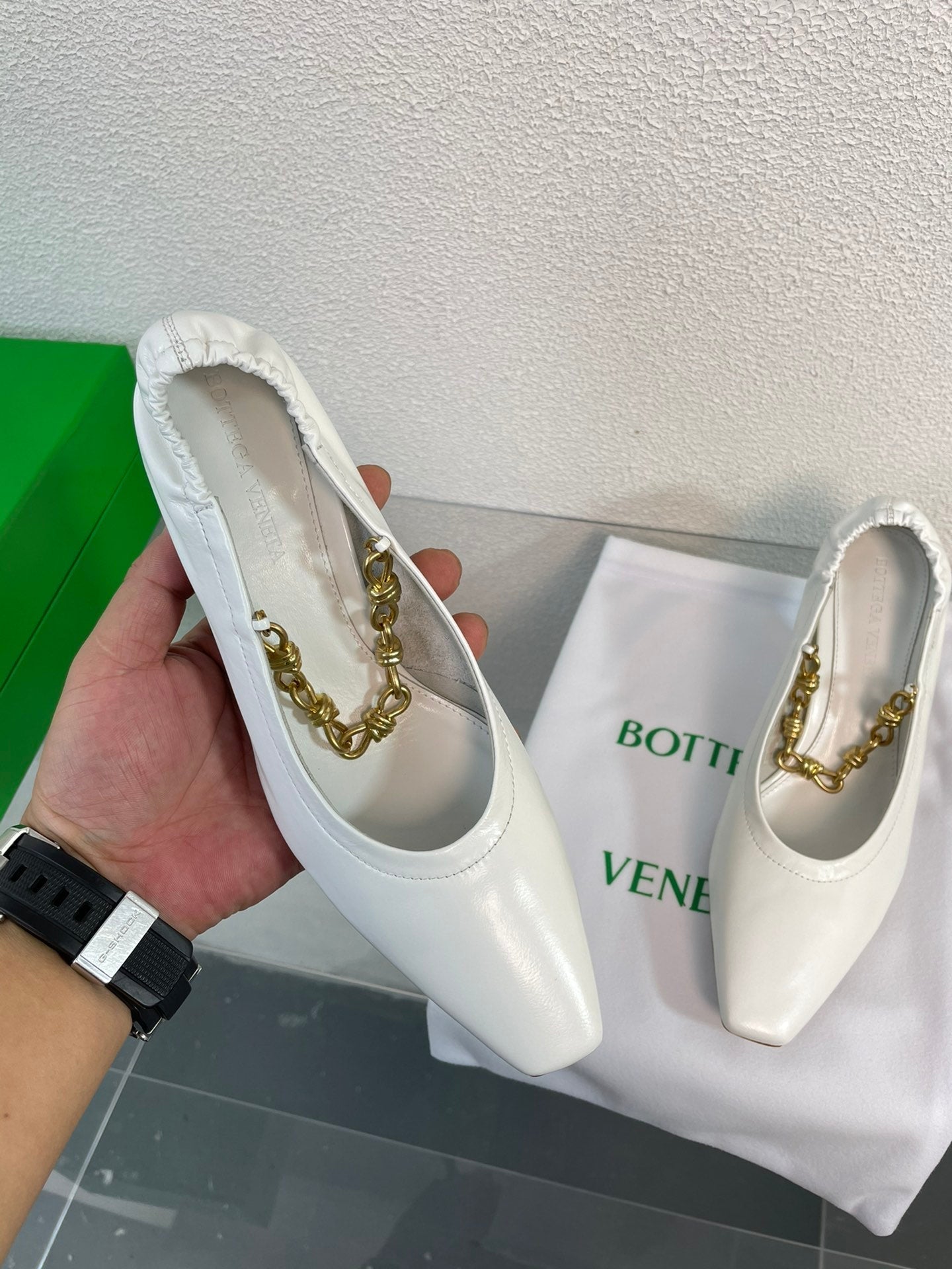 SHARP CHAIN PUMP 6 CM IN WHITE CALFSKIN - 34