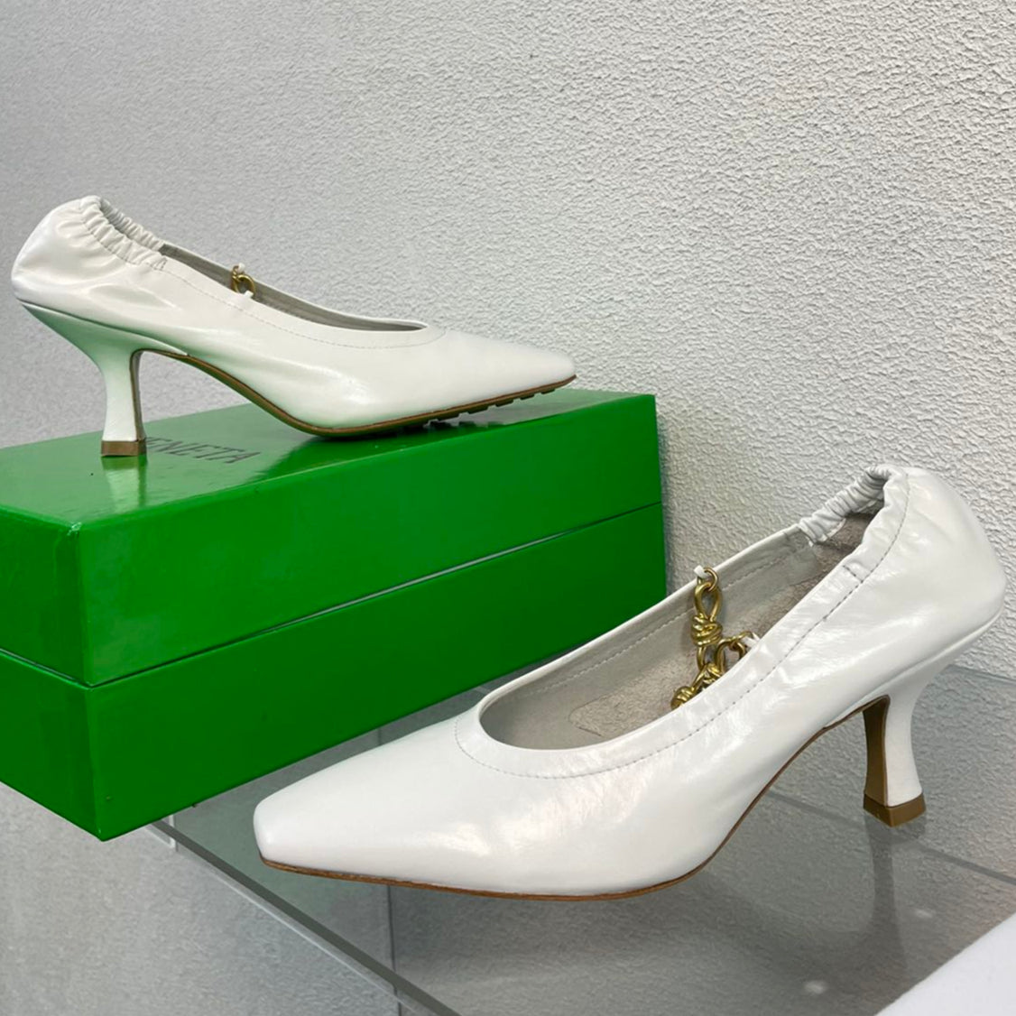SHARP CHAIN PUMP 6 CM IN WHITE CALFSKIN - 34