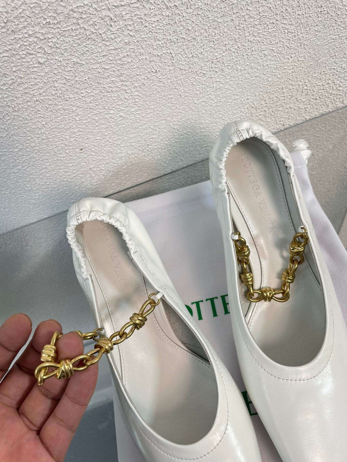 SHARP CHAIN PUMP 6 CM IN WHITE CALFSKIN - 34