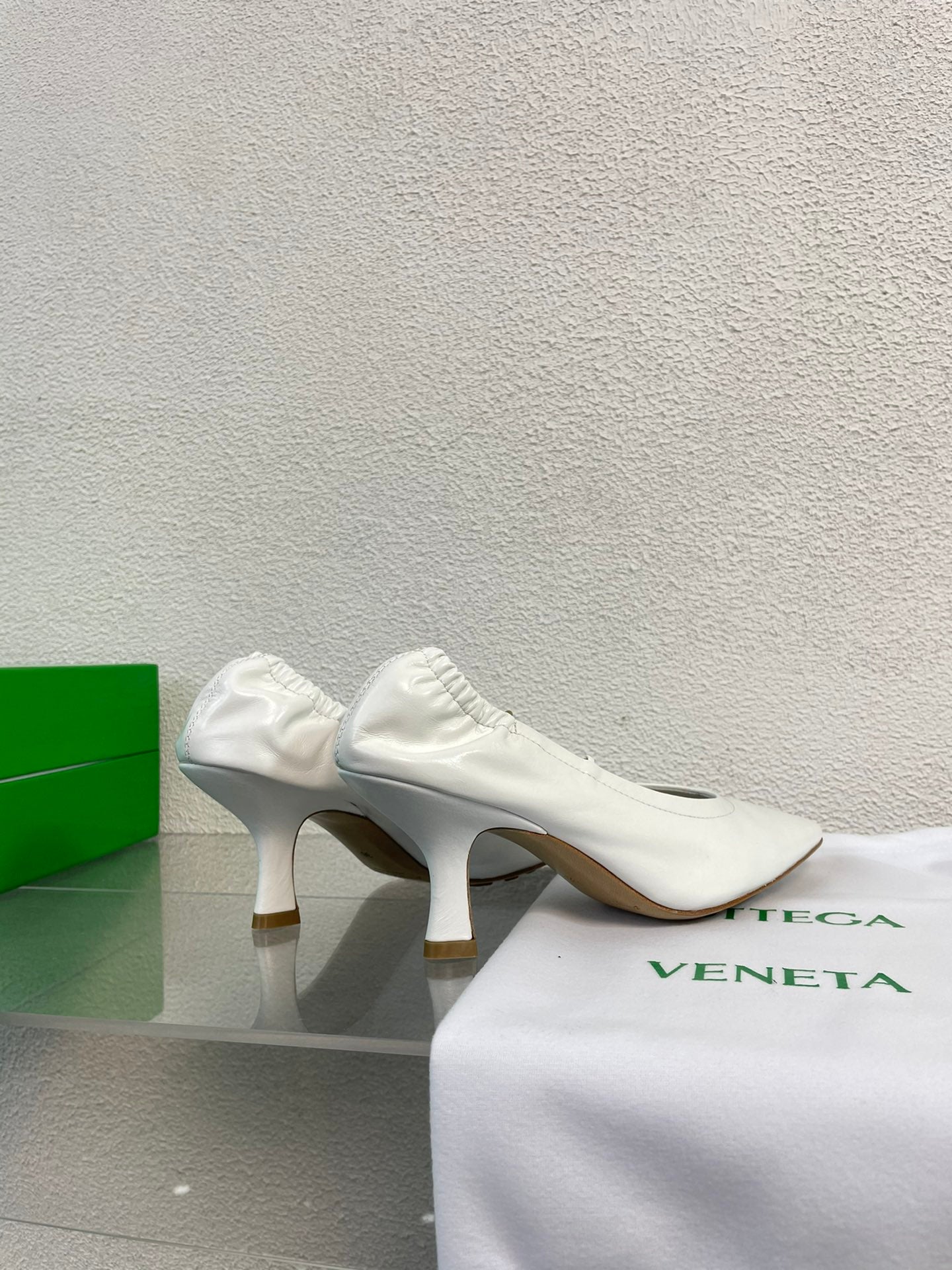 SHARP CHAIN PUMP 6 CM IN WHITE CALFSKIN - 34