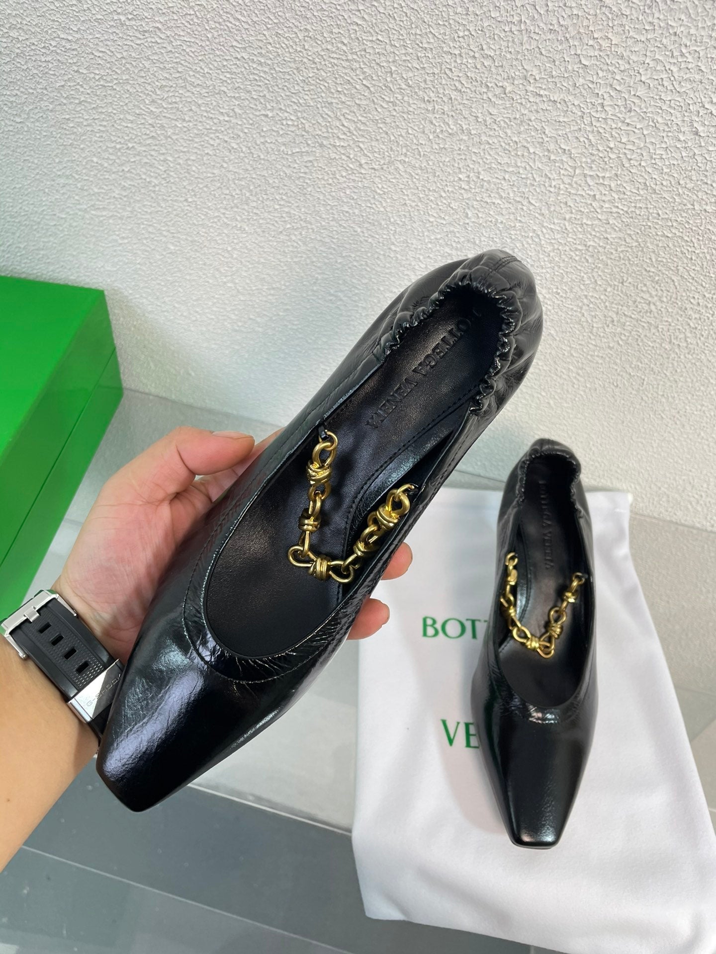 SHARP CHAIN PUMP 6 CM IN BLACK CALFSKIN - 34