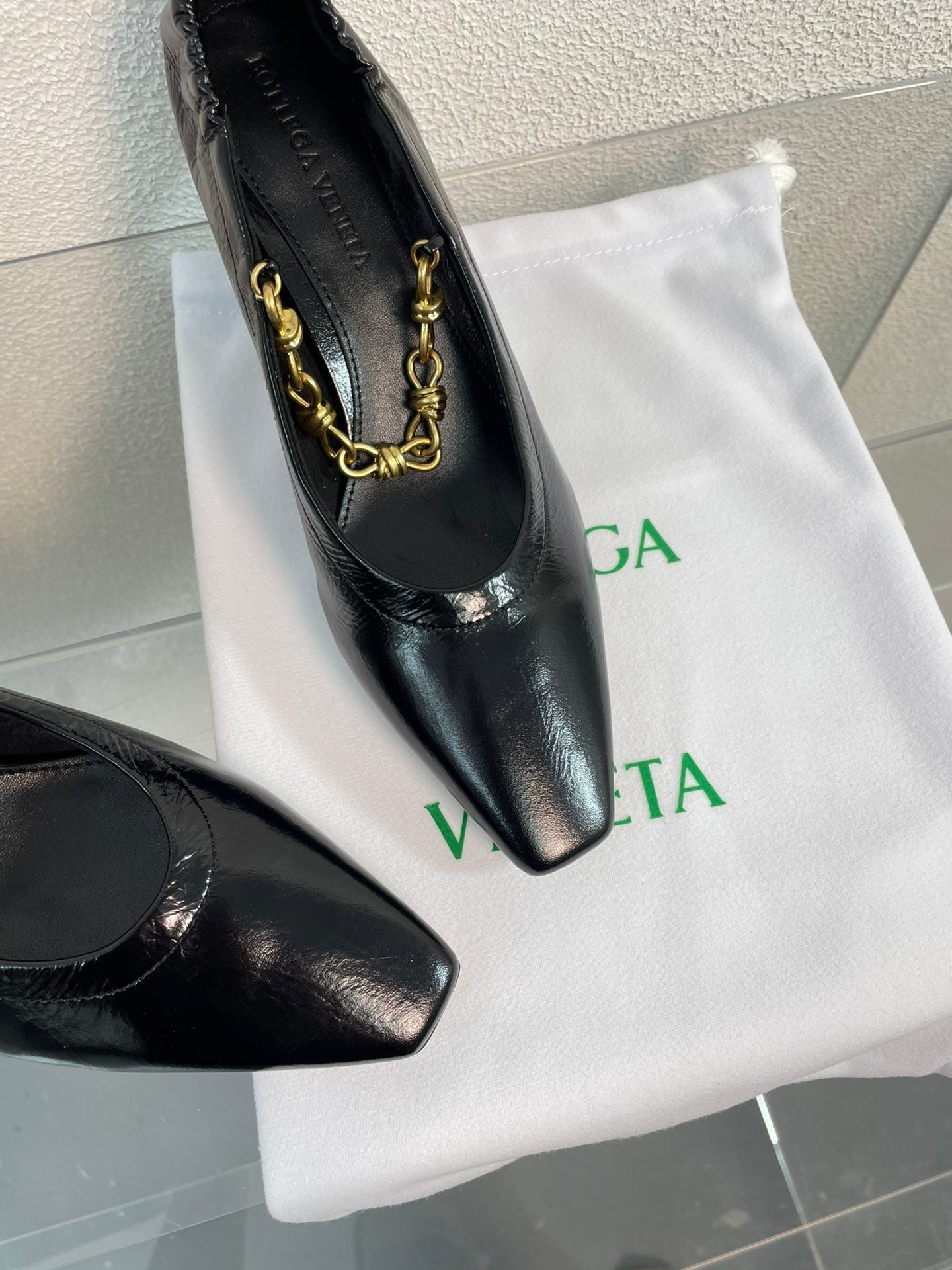 SHARP CHAIN PUMP 6 CM IN BLACK CALFSKIN - 34