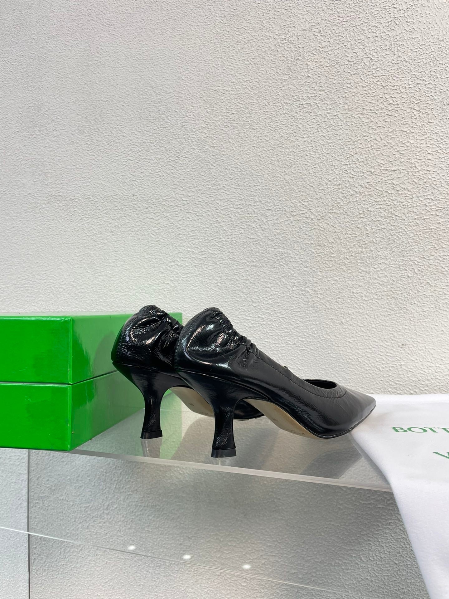 SHARP CHAIN PUMP 6 CM IN BLACK CALFSKIN - 34