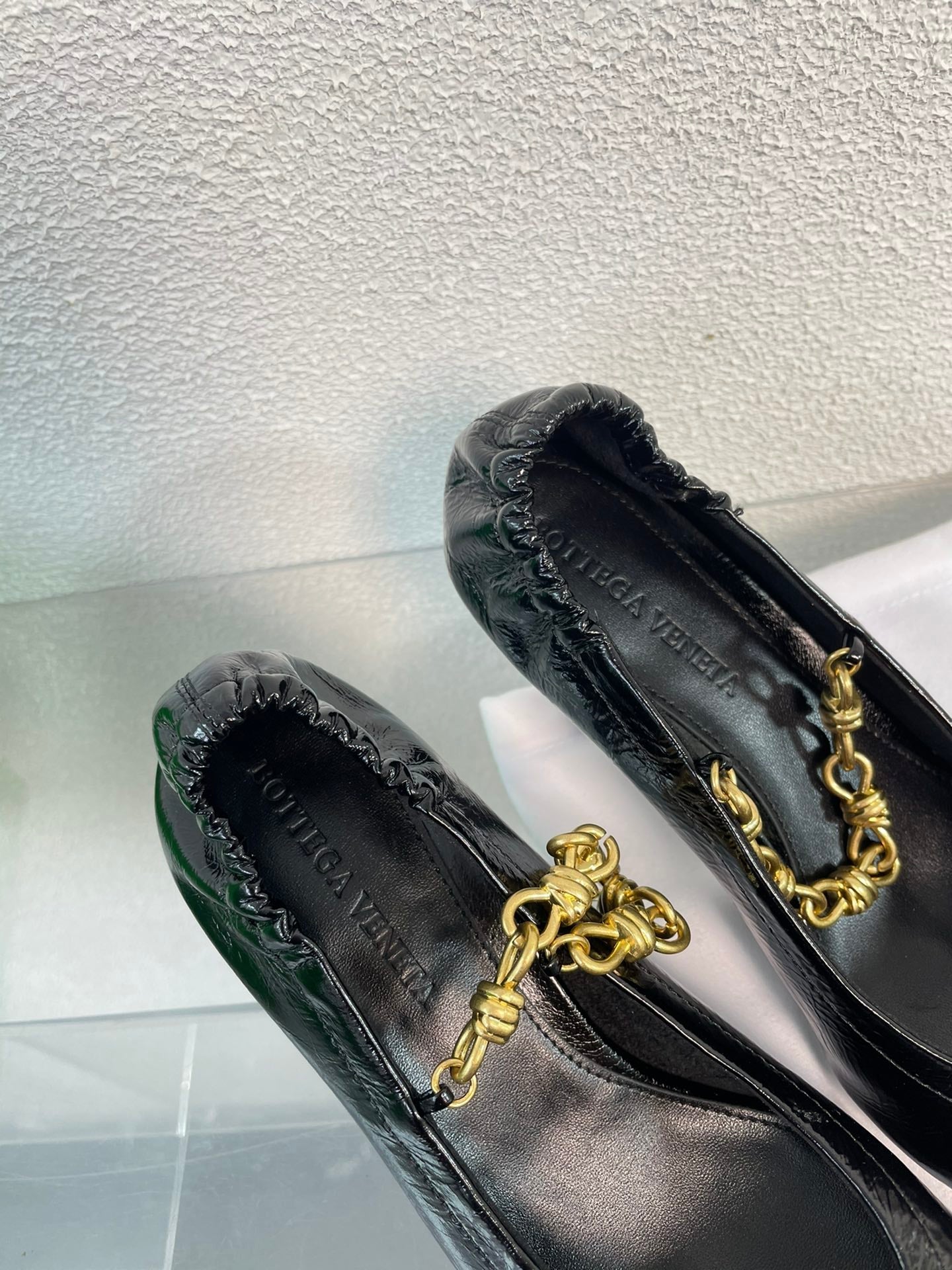 SHARP CHAIN PUMP 6 CM IN BLACK CALFSKIN - 34