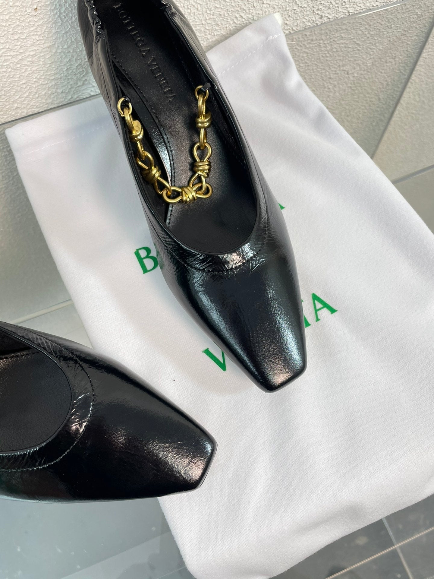 SHARP CHAIN PUMP 6 CM IN BLACK CALFSKIN - 34