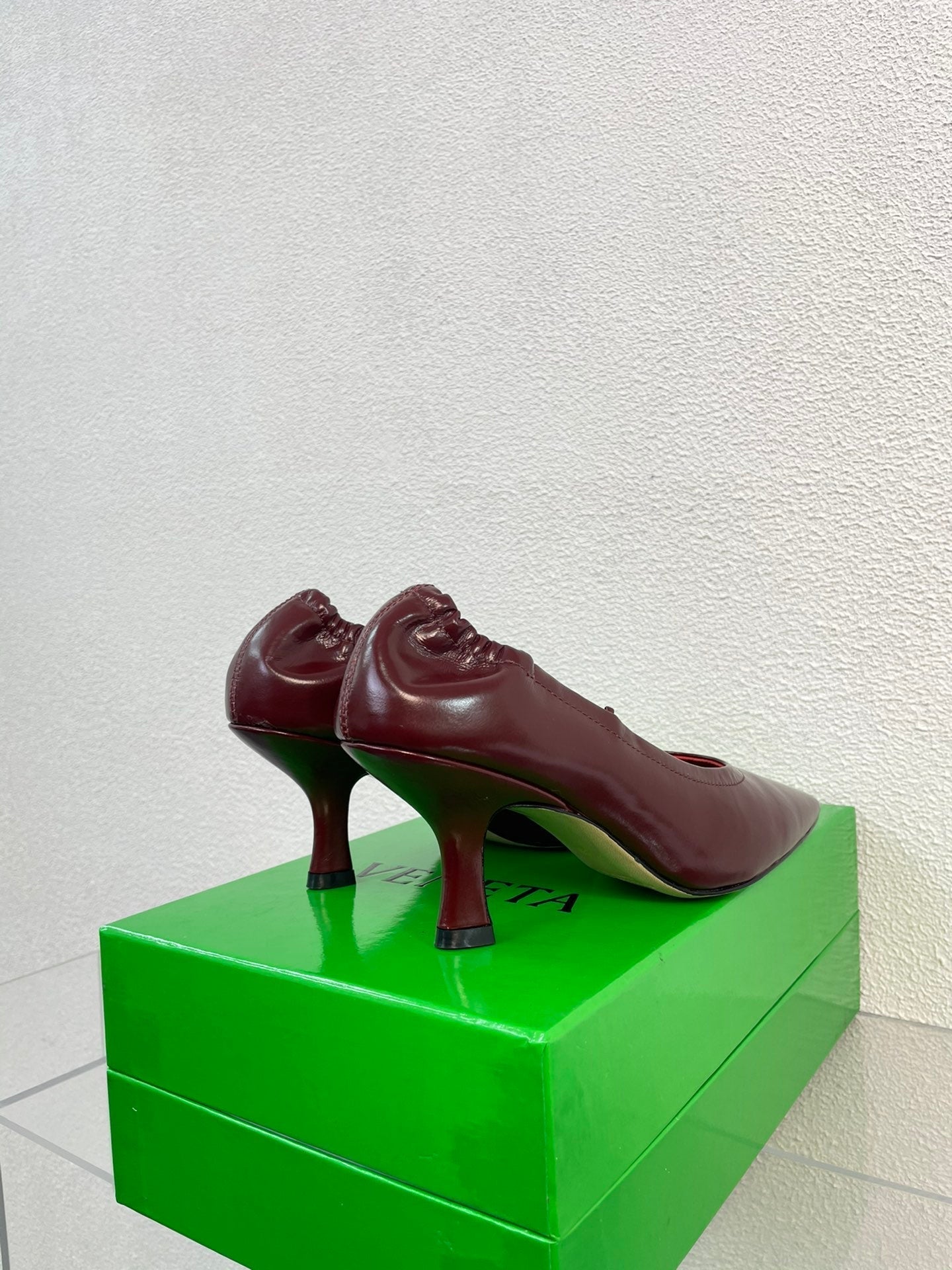 SHARP CHAIN PUMP 6 CM IN MAHOGANY RED CALFSKIN - 34