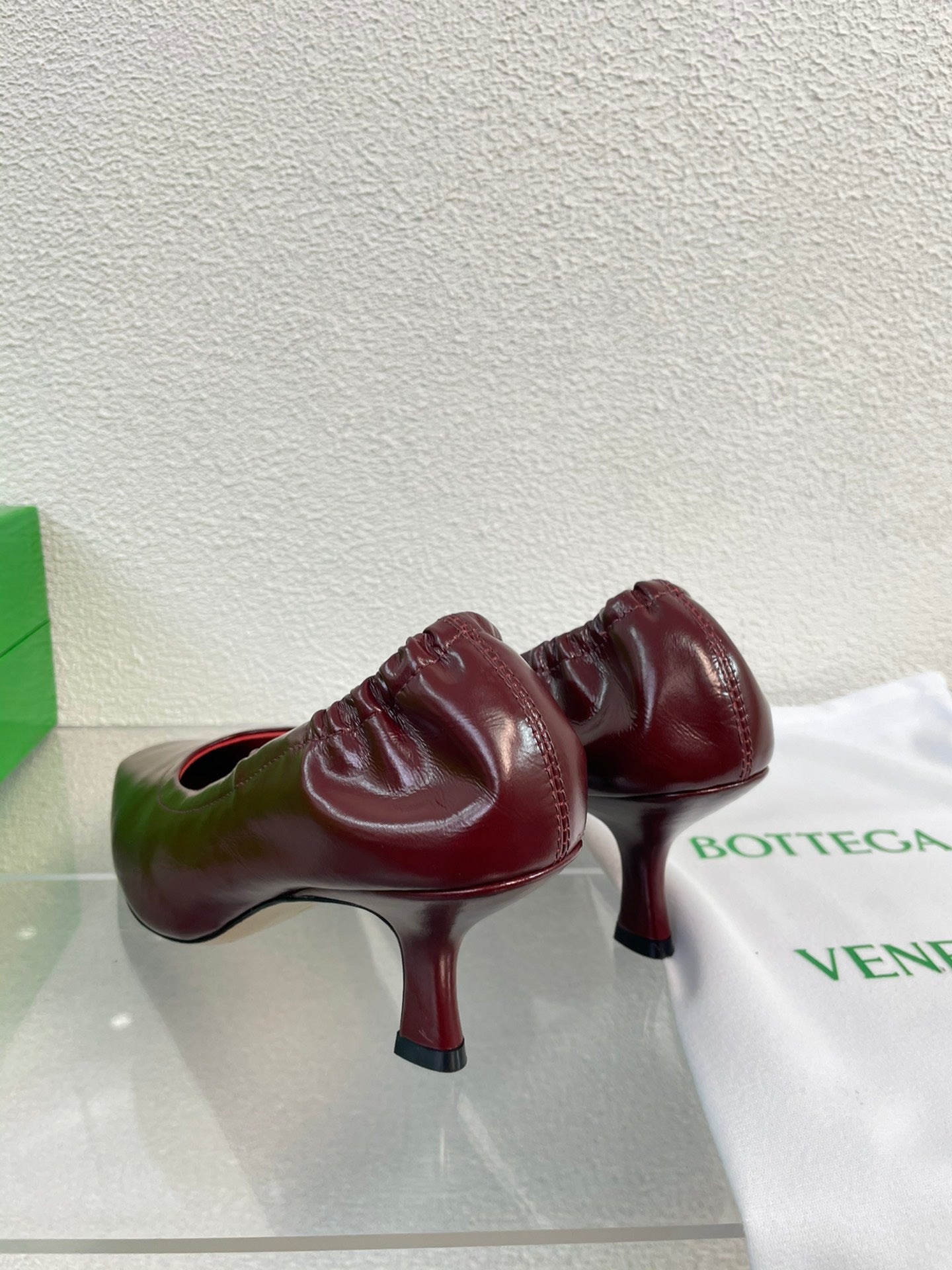 SHARP CHAIN PUMP 6 CM IN MAHOGANY RED CALFSKIN - 34