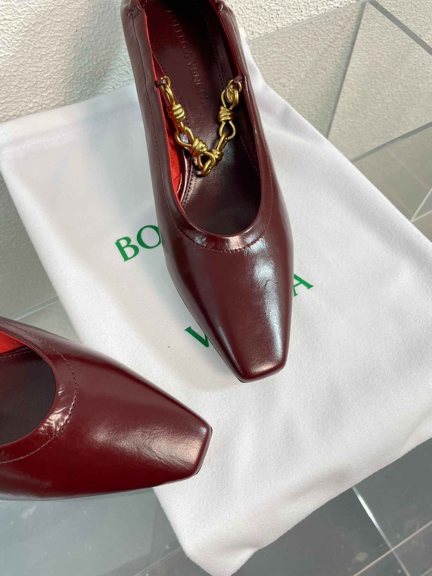 SHARP CHAIN PUMP 6 CM IN MAHOGANY RED CALFSKIN - 34