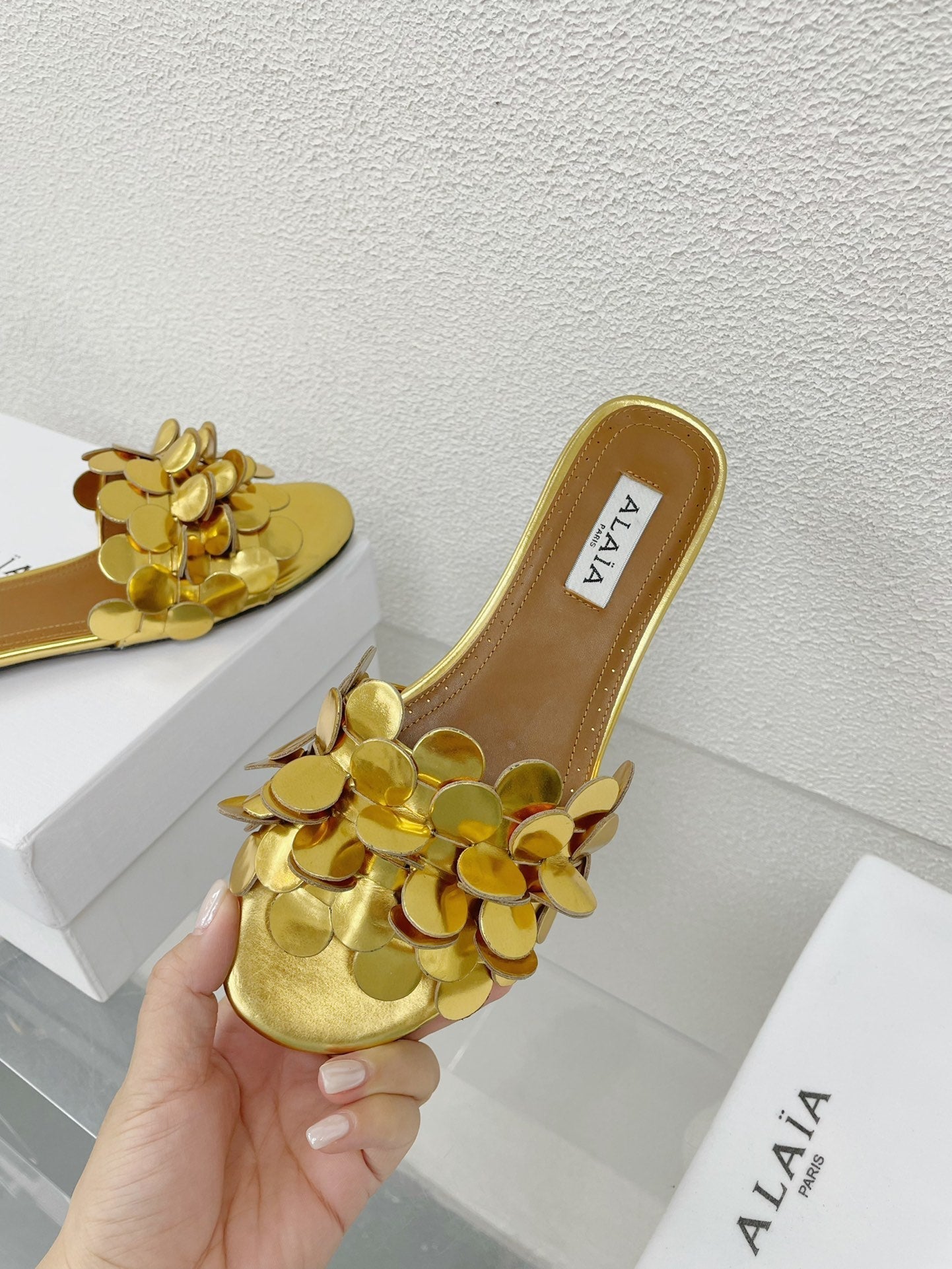 ALAIA FLAT MULE IN GOLDEN GLOSSY LAMBSKIN - 34