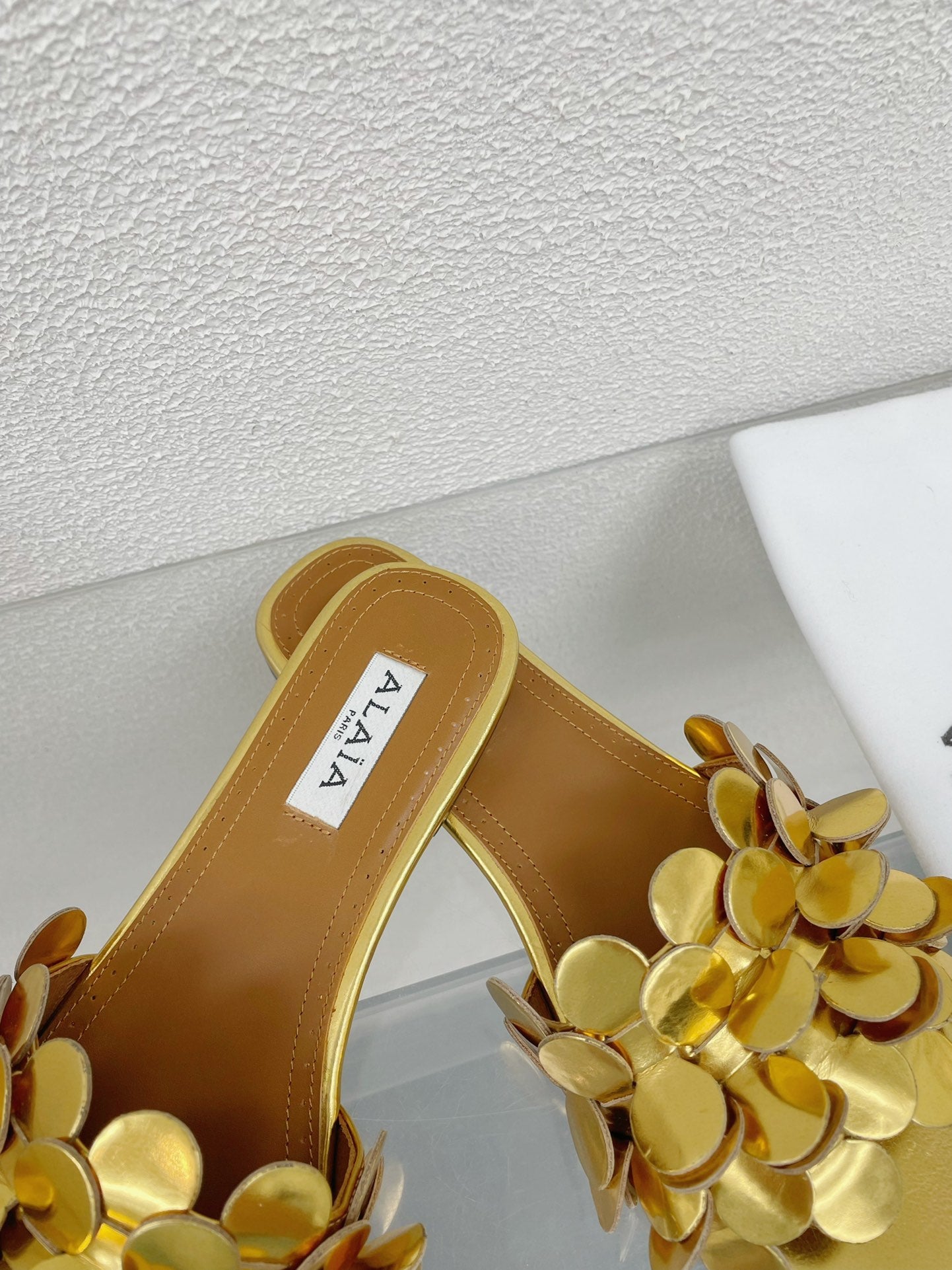 ALAIA FLAT MULE IN GOLDEN GLOSSY LAMBSKIN - 34