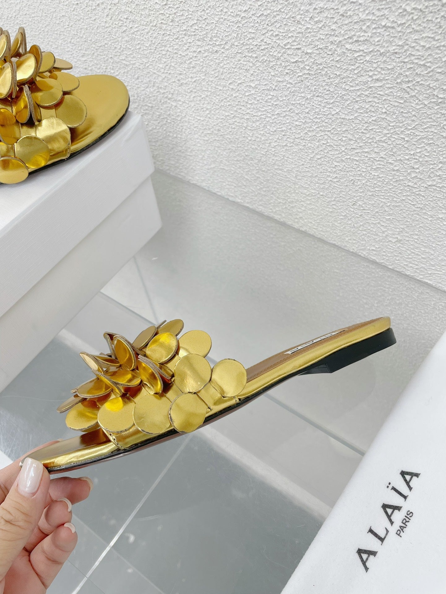 ALAIA FLAT MULE IN GOLDEN GLOSSY LAMBSKIN - 34