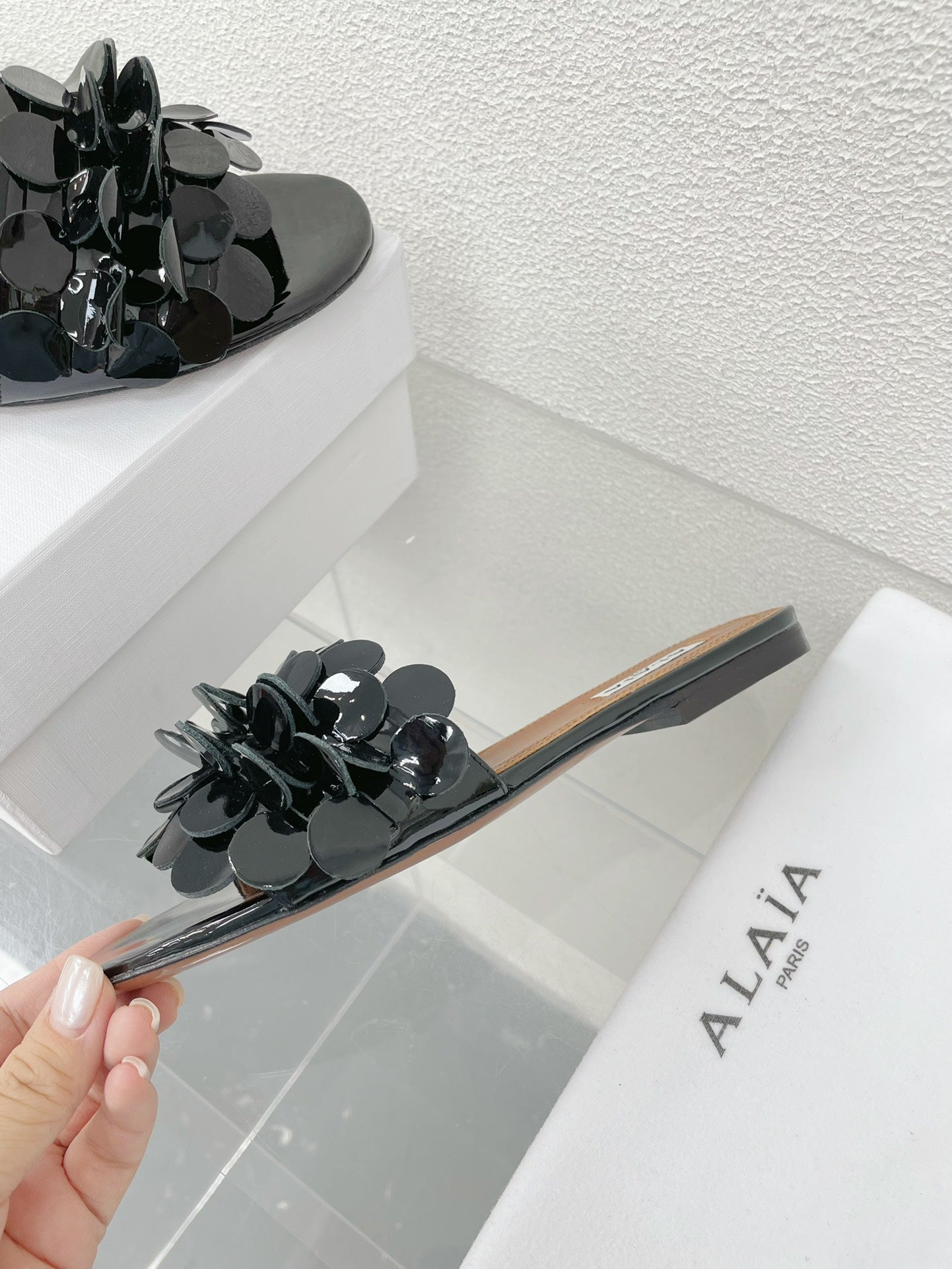 ALAIA FLAT MULE IN BLACK GLOSSY LAMBSKIN - 34
