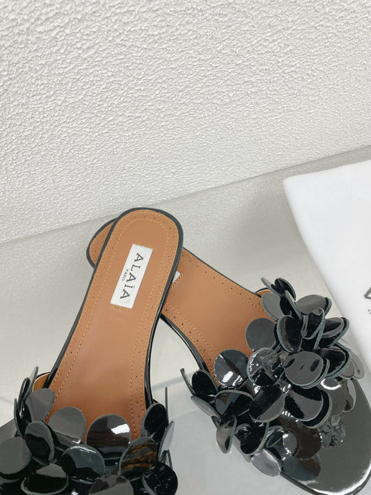 ALAIA FLAT MULE IN BLACK GLOSSY LAMBSKIN - 34