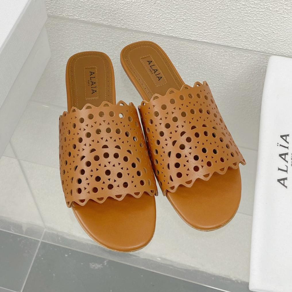 ALAIA VIENNE FLAT MULES IN CHOCOLATE BROWN LAMBSKIN - 34