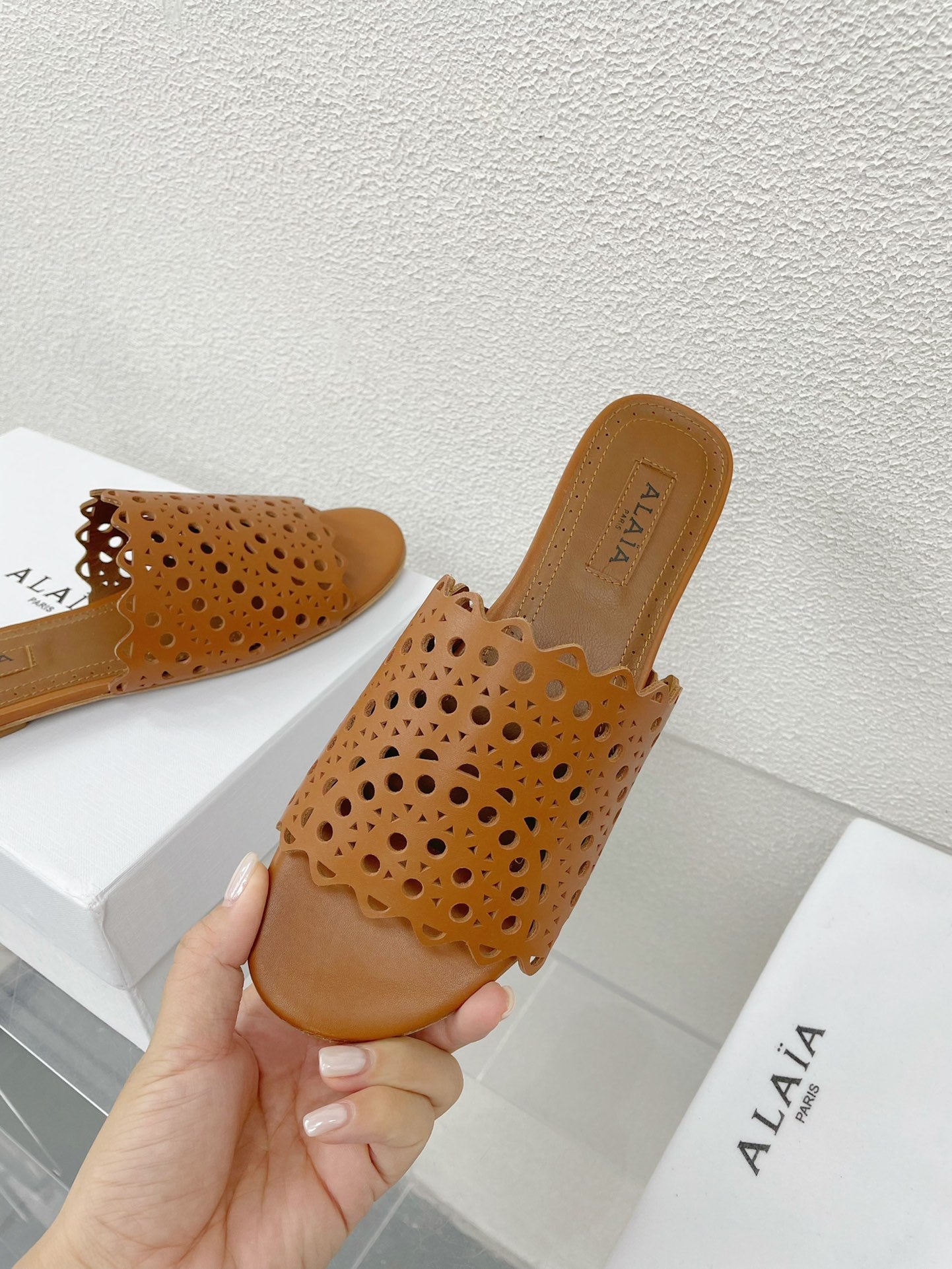 ALAIA VIENNE FLAT MULES IN CHOCOLATE BROWN LAMBSKIN - 34