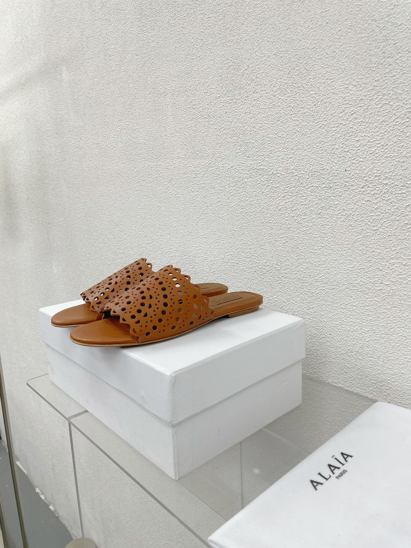 ALAIA VIENNE FLAT MULES IN CHOCOLATE BROWN LAMBSKIN - 34