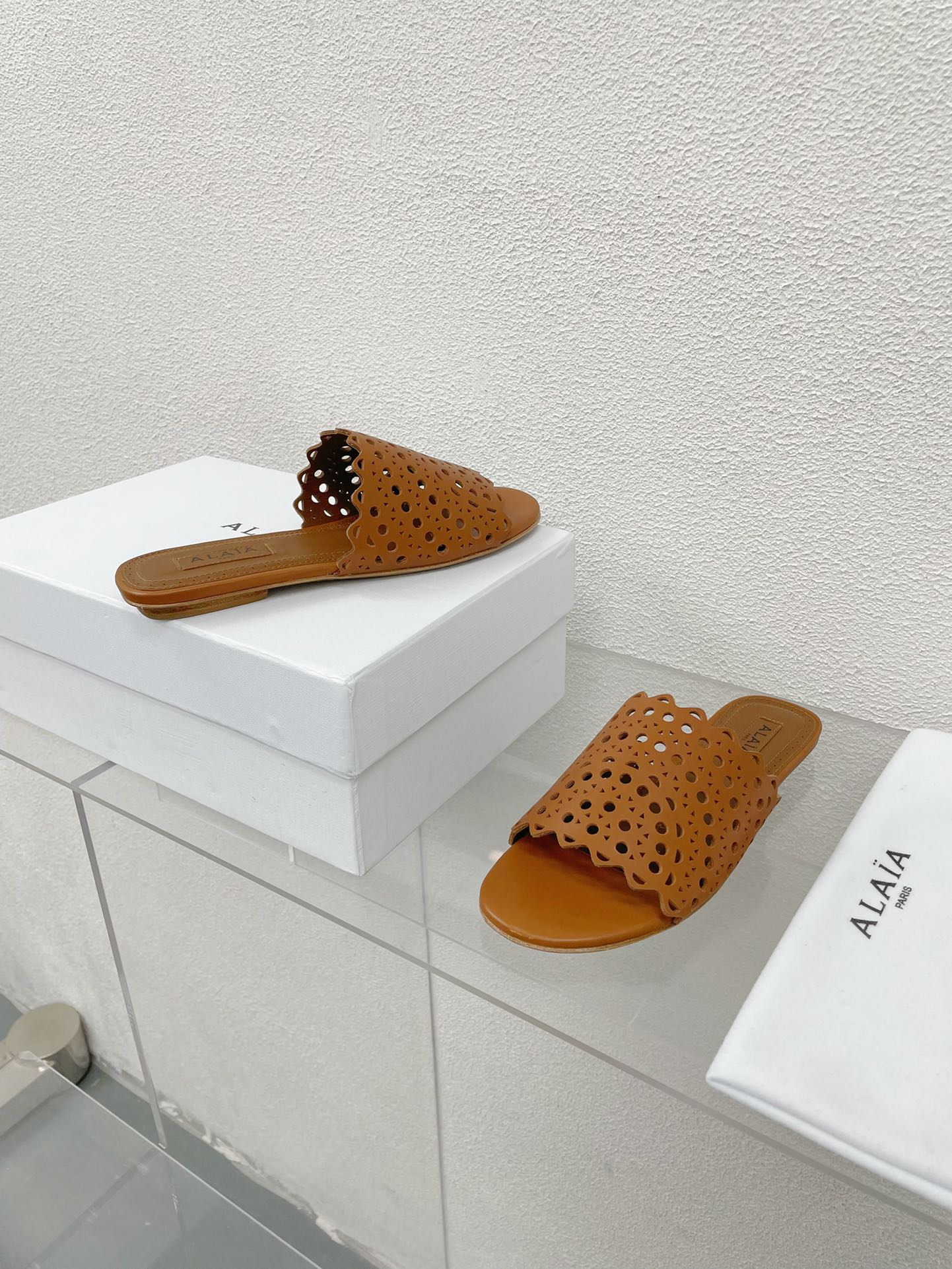 ALAIA VIENNE FLAT MULES IN CHOCOLATE BROWN LAMBSKIN - 34