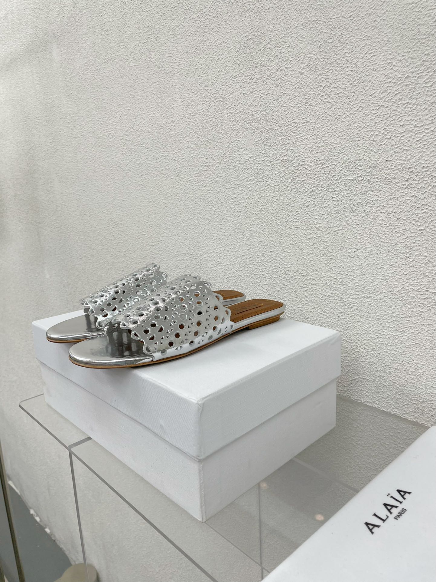 ALAIA VIENNE FLAT MULES IN SILVER LAMBSKIN - 34