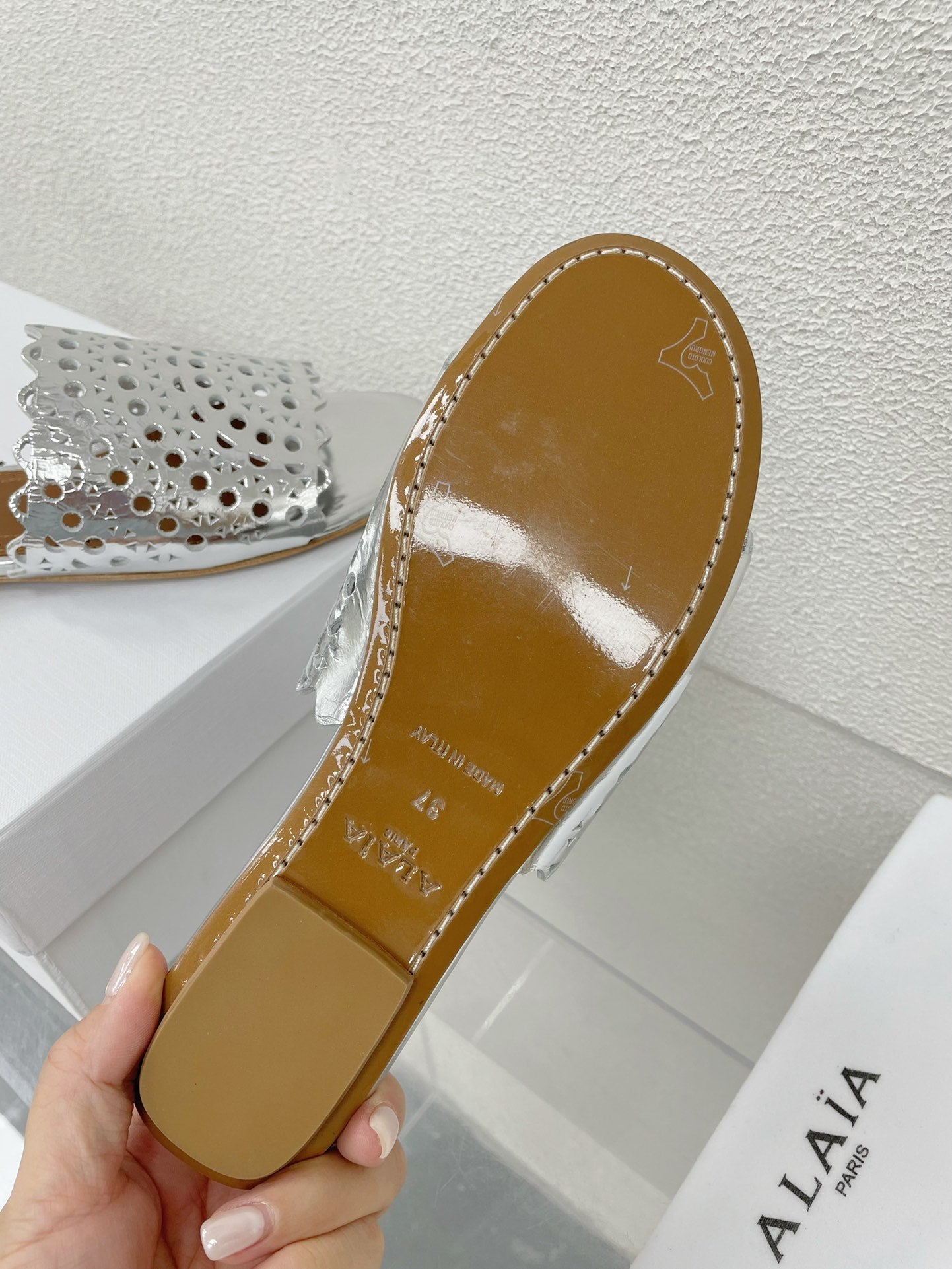 ALAIA VIENNE FLAT MULES IN SILVER LAMBSKIN - 34