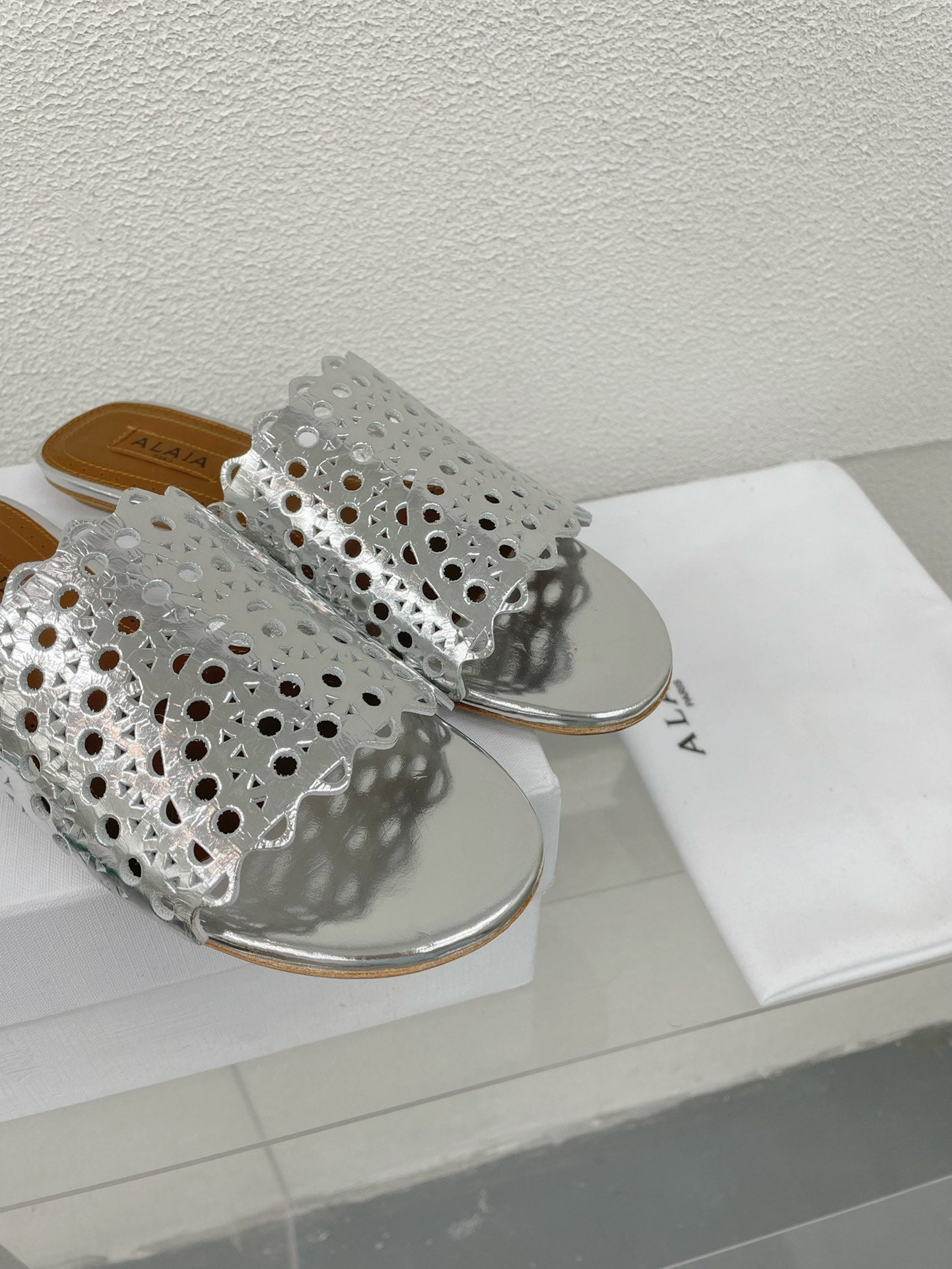 ALAIA VIENNE FLAT MULES IN SILVER LAMBSKIN - 34