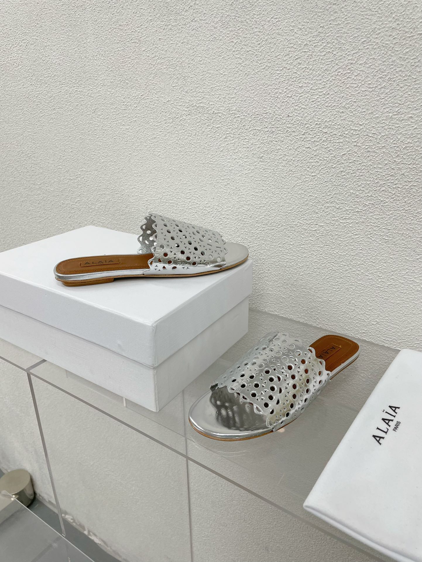 ALAIA VIENNE FLAT MULES IN SILVER LAMBSKIN - 34