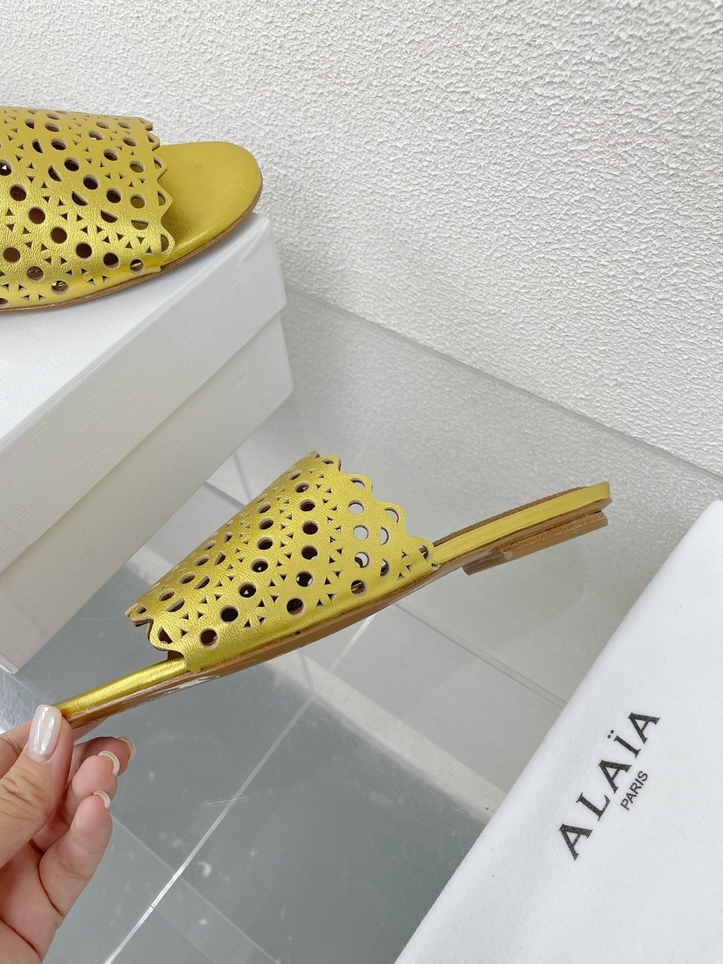 ALAIA VIENNE FLAT MULES IN GOLDEN LAMBSKIN - 34