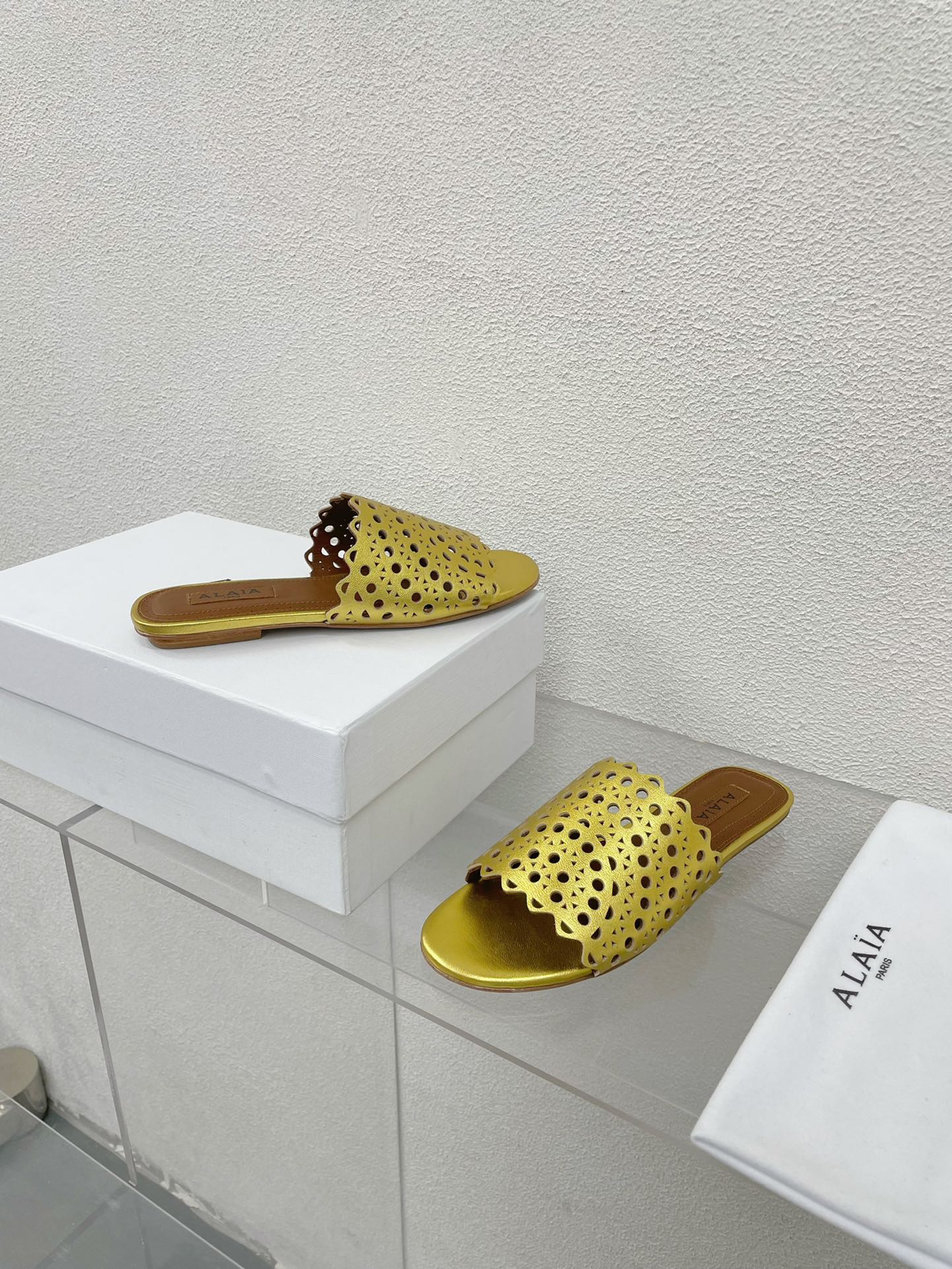 ALAIA VIENNE FLAT MULES IN GOLDEN LAMBSKIN - 34
