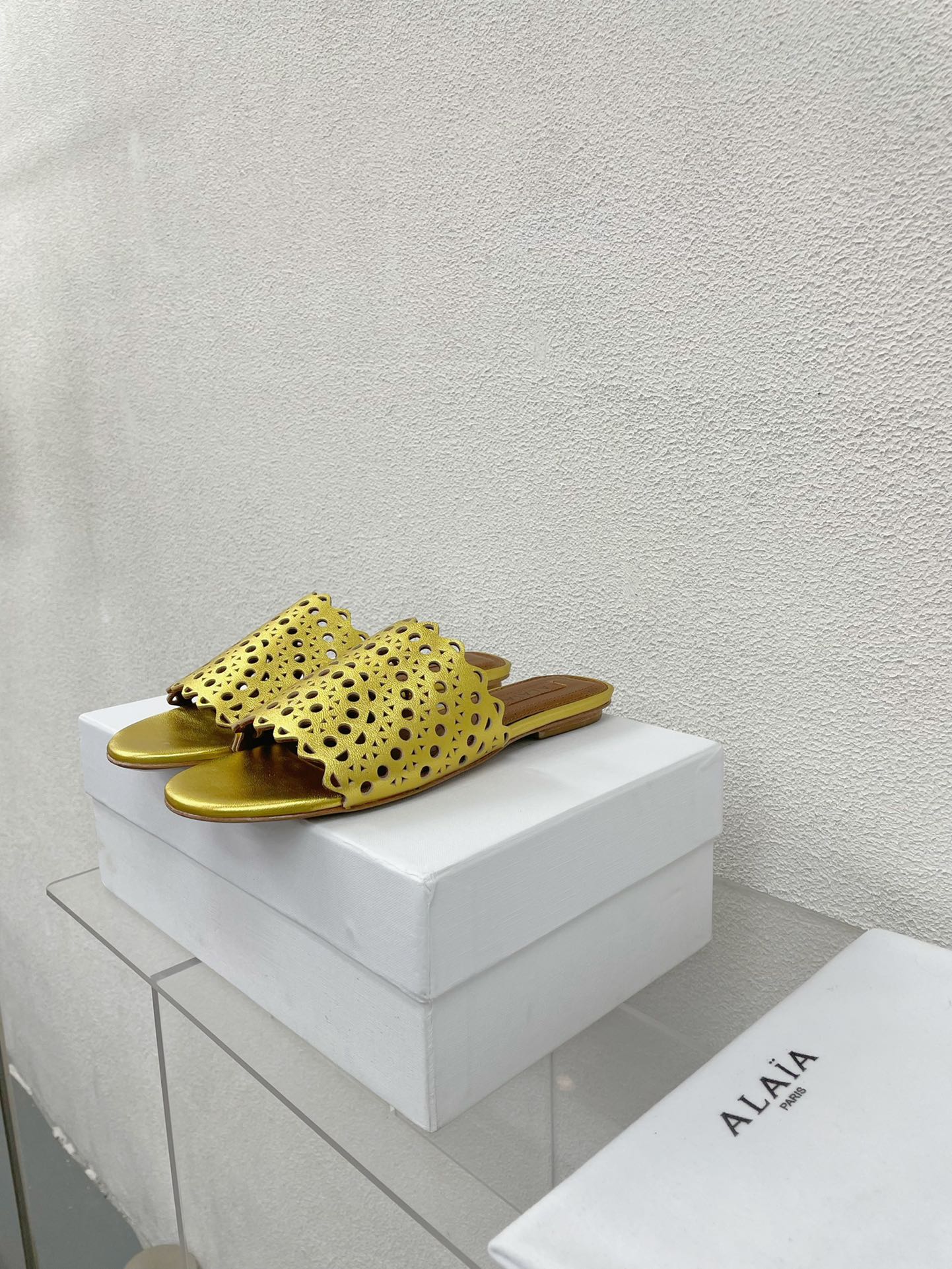 ALAIA VIENNE FLAT MULES IN GOLDEN LAMBSKIN - 34