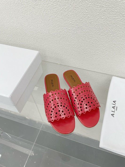 ALAIA VIENNE FLAT MULES IN CHERRY RED LAMBSKIN - 34